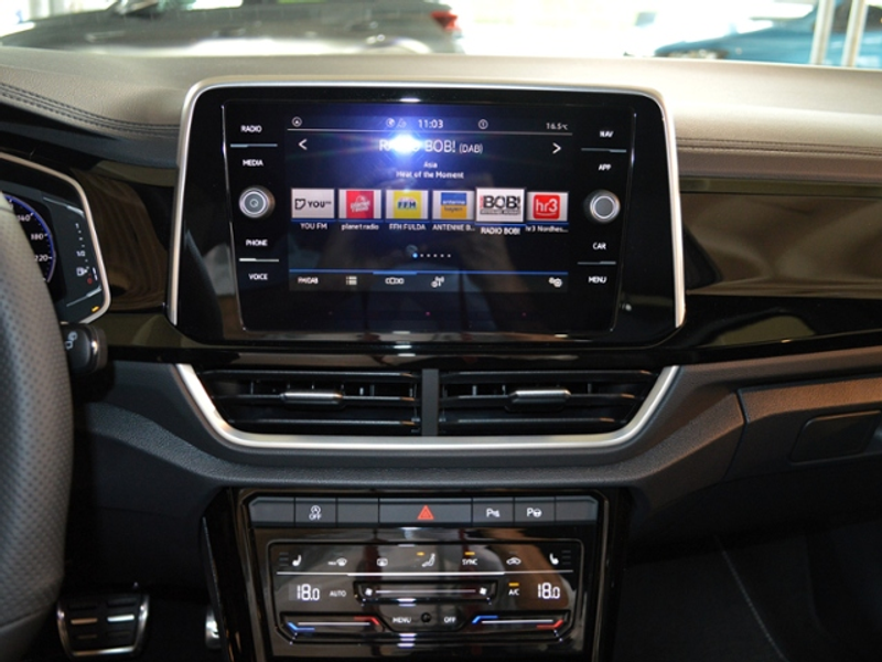 Volkswagen T-Roc 1,5 TSI DSG R-Line LED KAMERA 18" — photo 11
