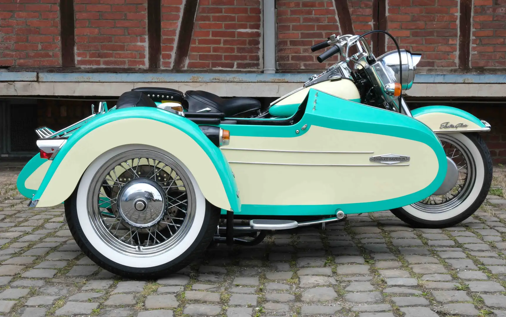 Harley-Davidson Electra Glide Sidecar Liberty FLH - worldwide shipping - Бежевий - 1