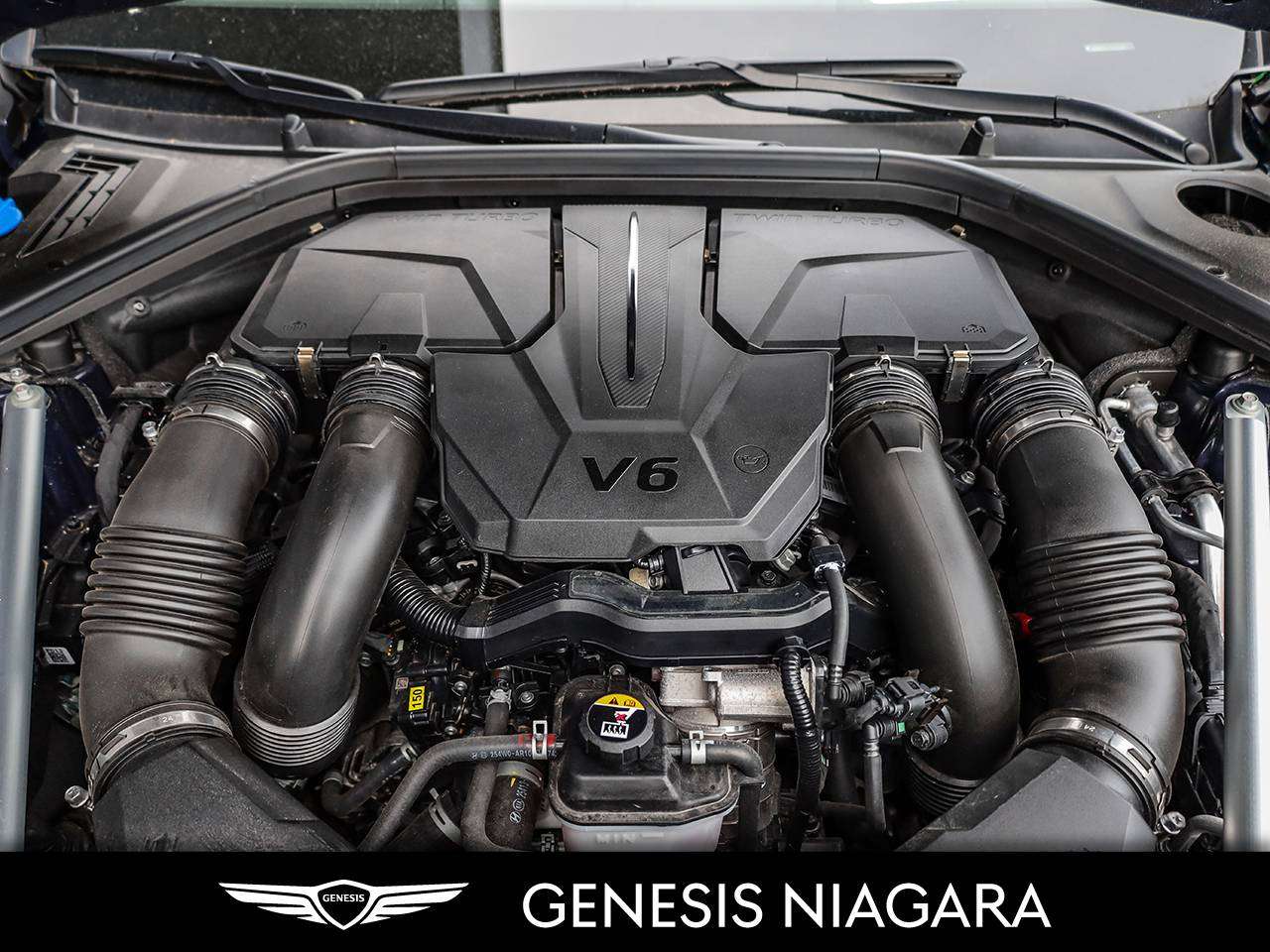 2026 Genesis GV70 ***VERY LOW KILOMETERS - 3.5T Sport Suede AWD — снимка 1