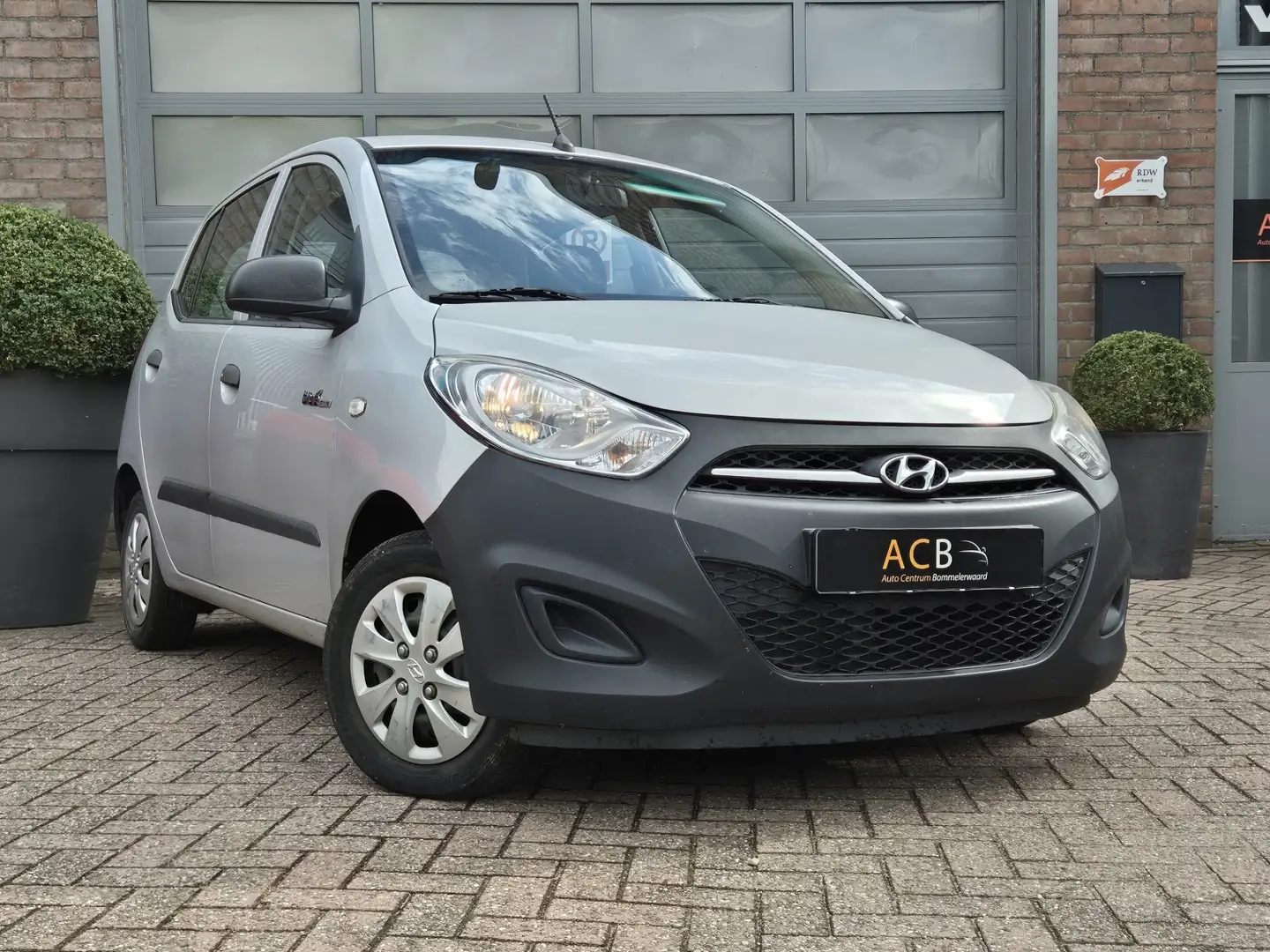 Hyundai i10 1.0 Pure Set Winterbanden Gris - 1