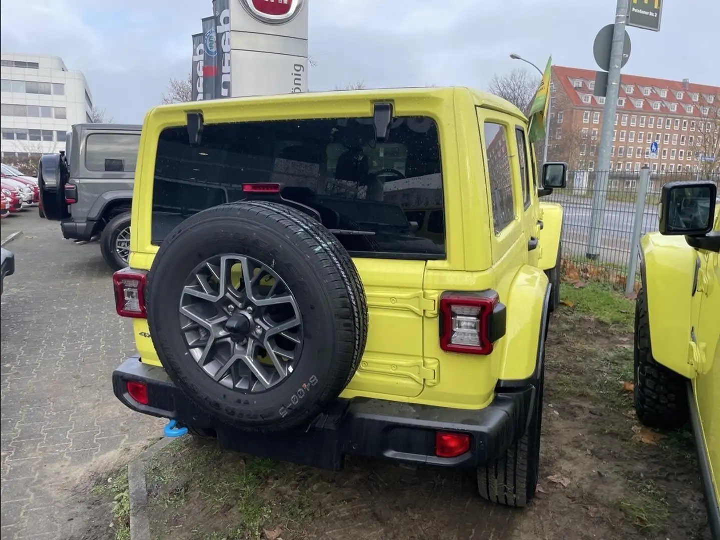 Jeep Wrangler Unlimited PHEV MY22 Sahara Gelb - 2