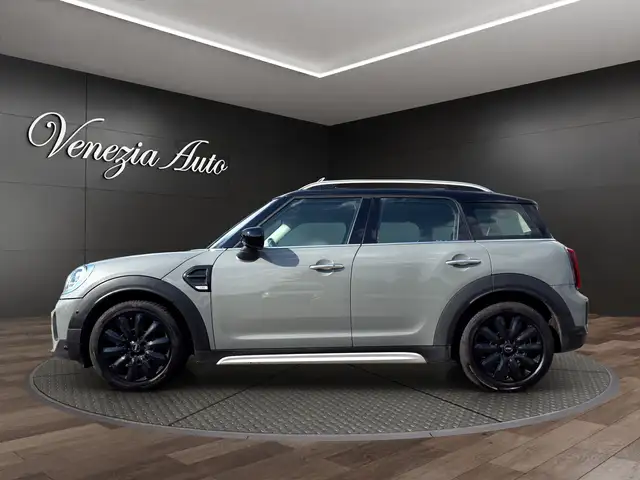 MINI Countryman view 3
