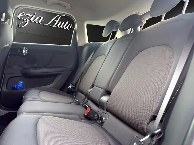 MINI Countryman view 9