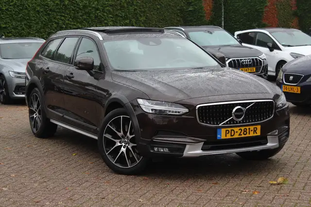 Volvo V90 Cross Country 2.0 D5 Pro / Trekhaak / Panoramadak / Camera / Hea