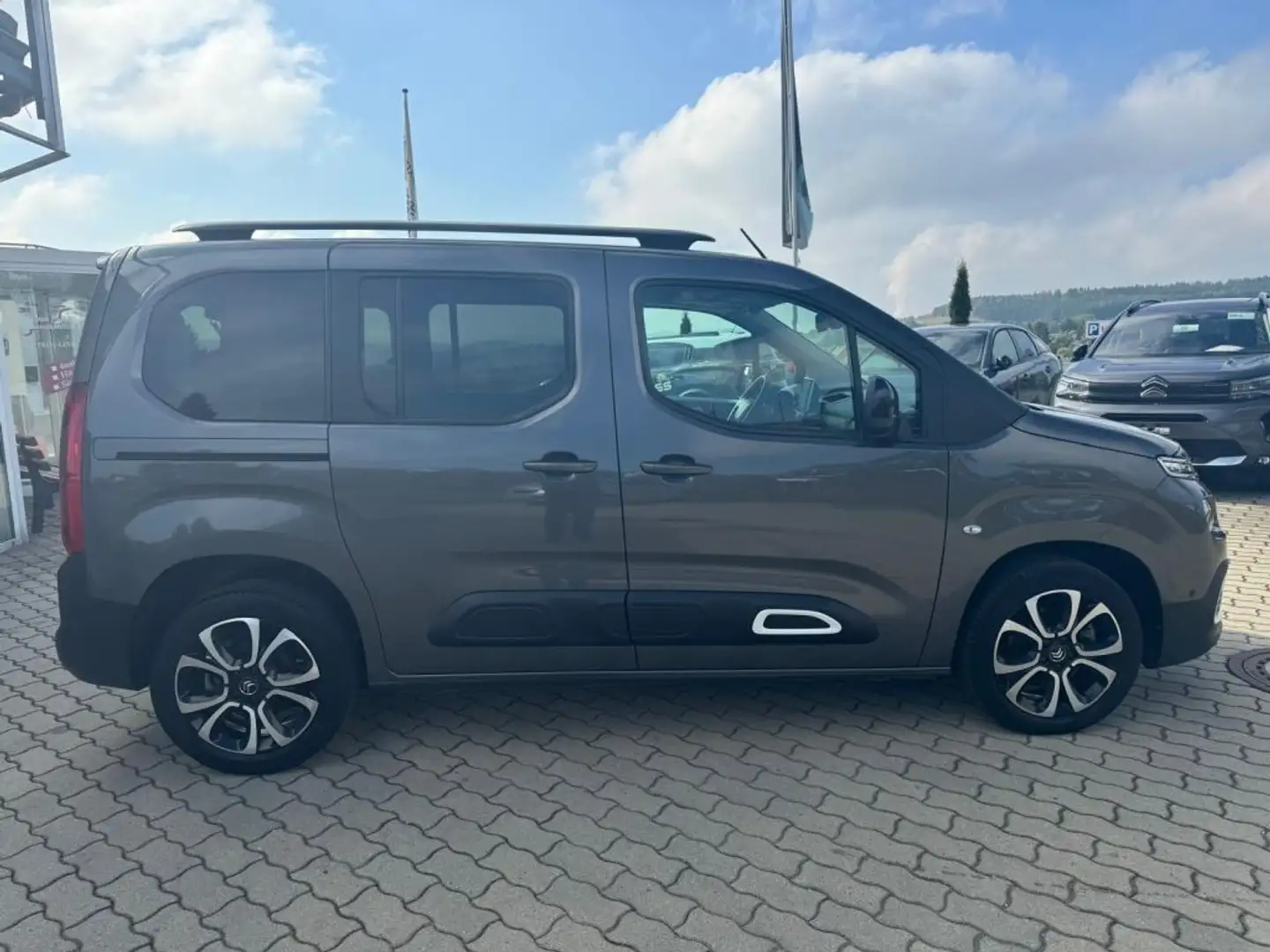 Citroen Berlingo M PureTech 130 EAT8 SHINE Grau - 2