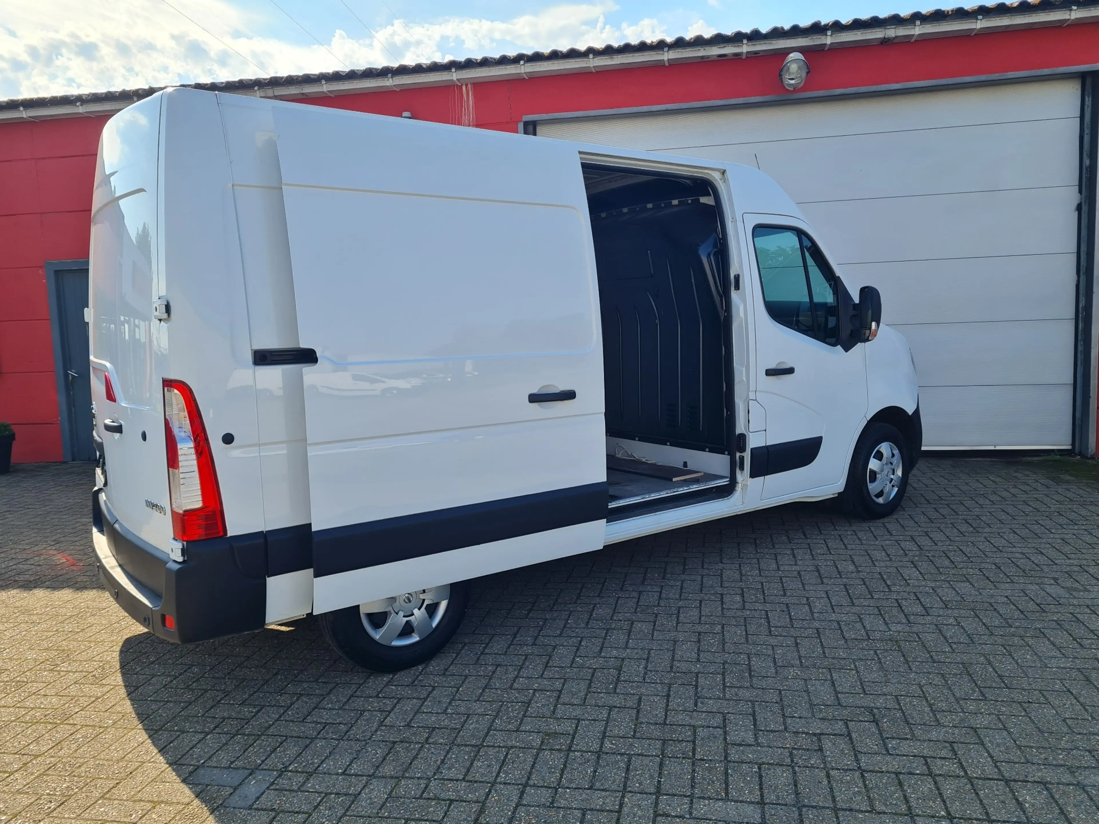 Nissan NV400 NV400 2.3 dCi L4H2 — photo 5