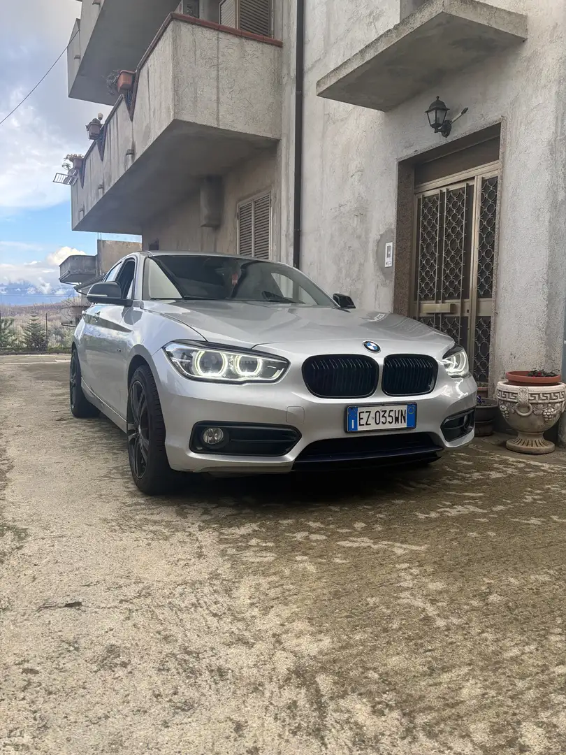 BMW 116 116d Urban 5p auto Argento - 1