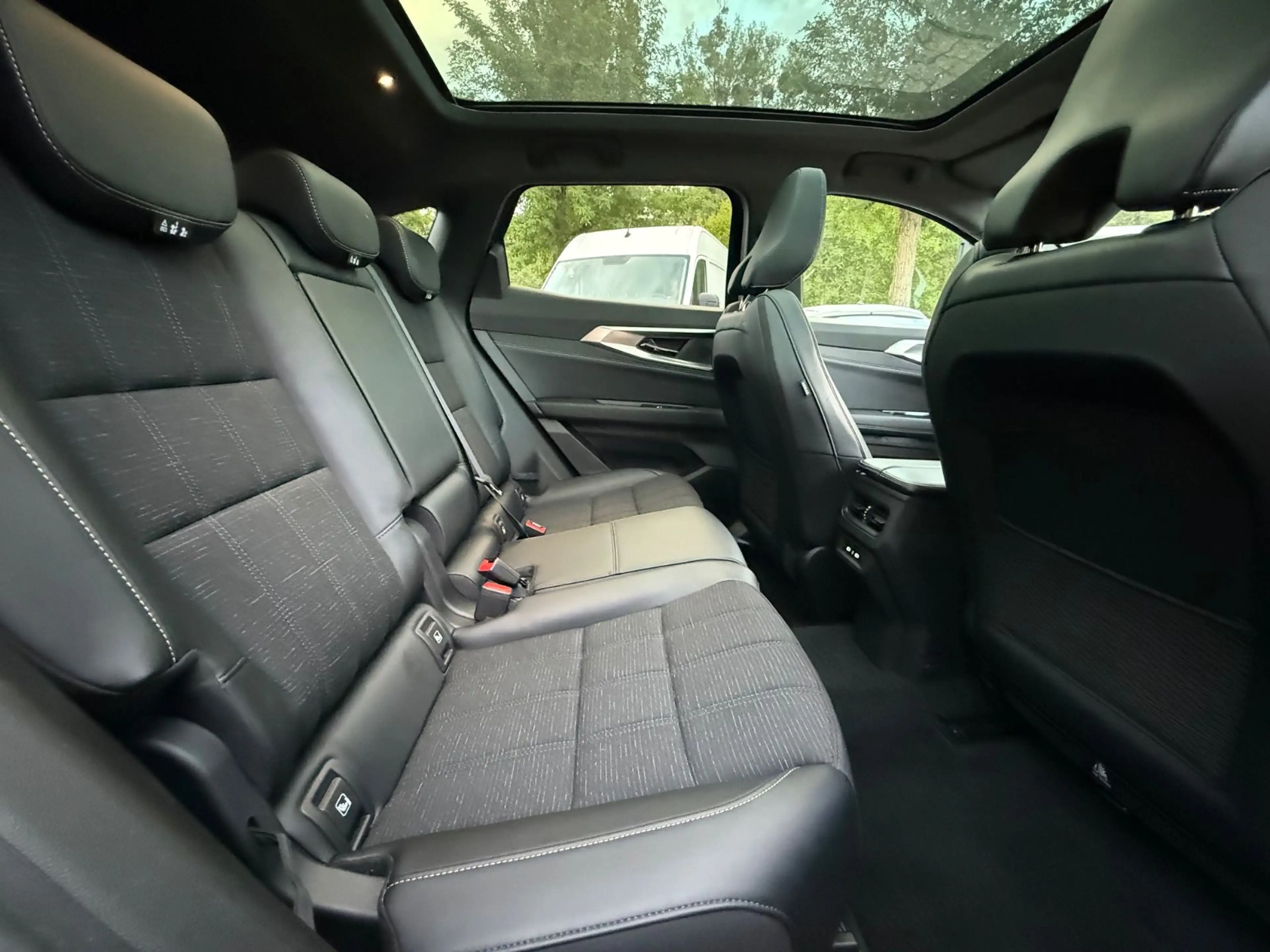 Renault Austral *E-Tech*Full Hybrid 200*Iconic*NAVI*PANO* — photo 11
