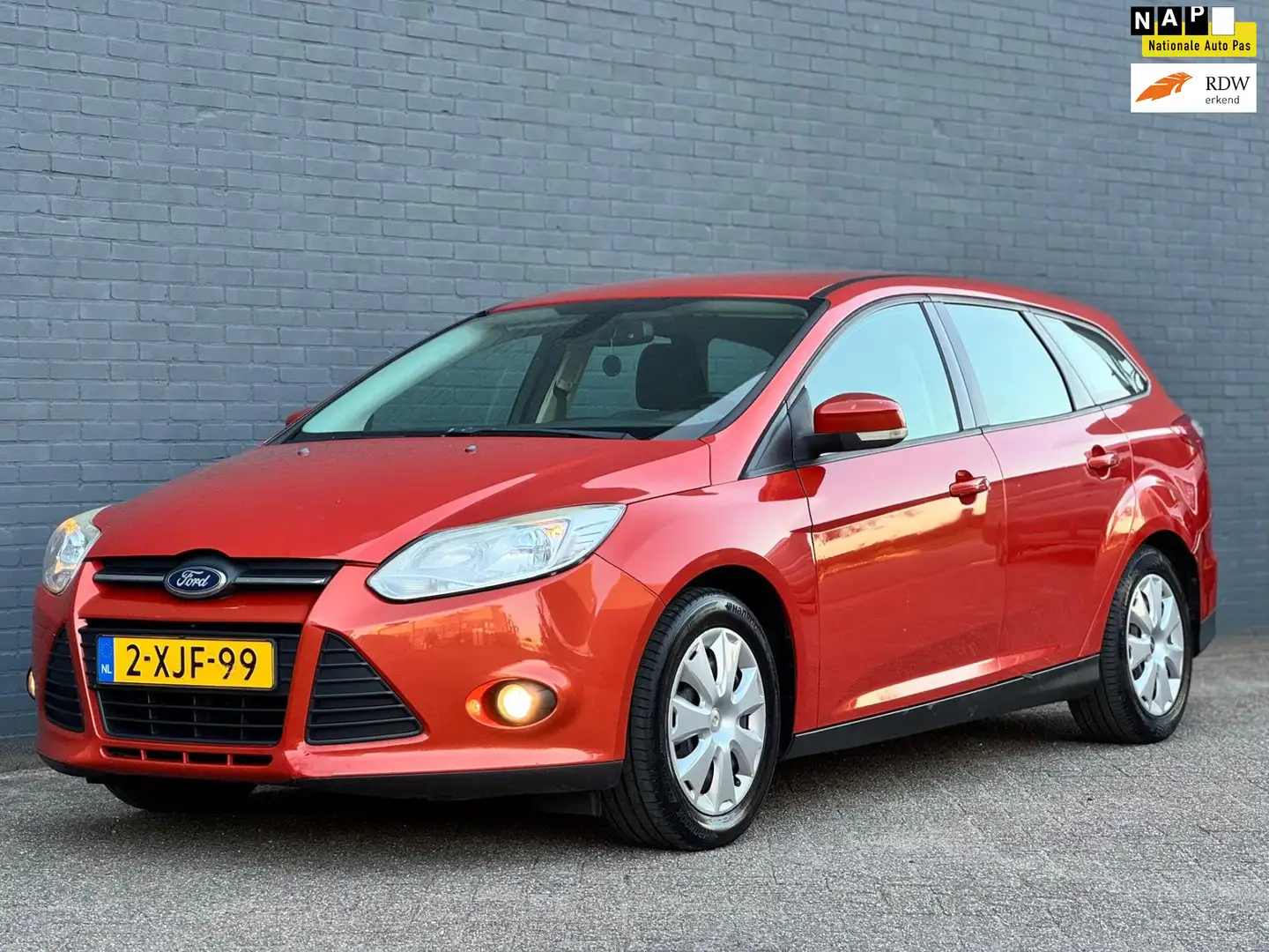 Ford Focus Wagon 1.6 TI-VCT Trend Sport Oranje - 1