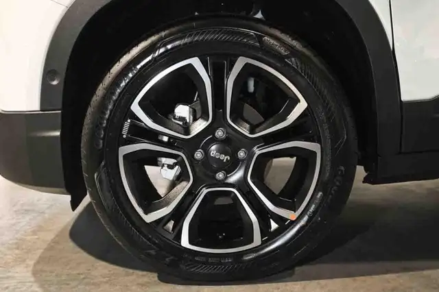 Jeep Avenger view 8