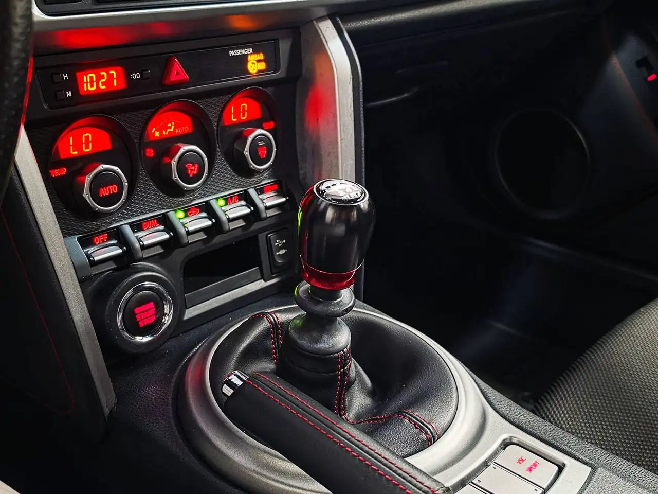 Subaru BRZ 2.0 | 200 ch | BVM | Barre anti-roulis Cusco | Pommeau Blitz | Volant cuir