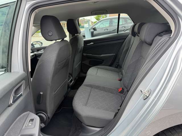Volkswagen Golf 2024 — vignette 10