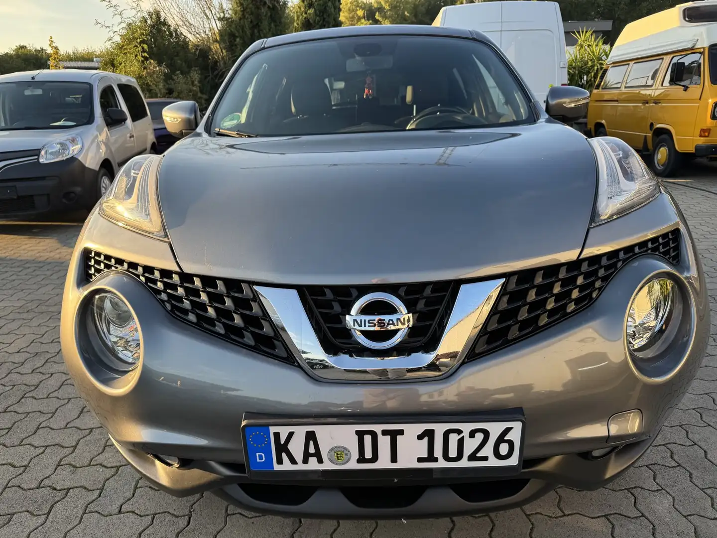 Nissan Juke 1.5 dCi N-Connecta AHK Grau - 1