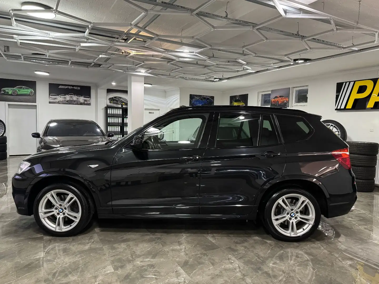 BMW X3 xDrive 35 d / M-Paket Keyless Autom. Pano AHK Schwarz - 2