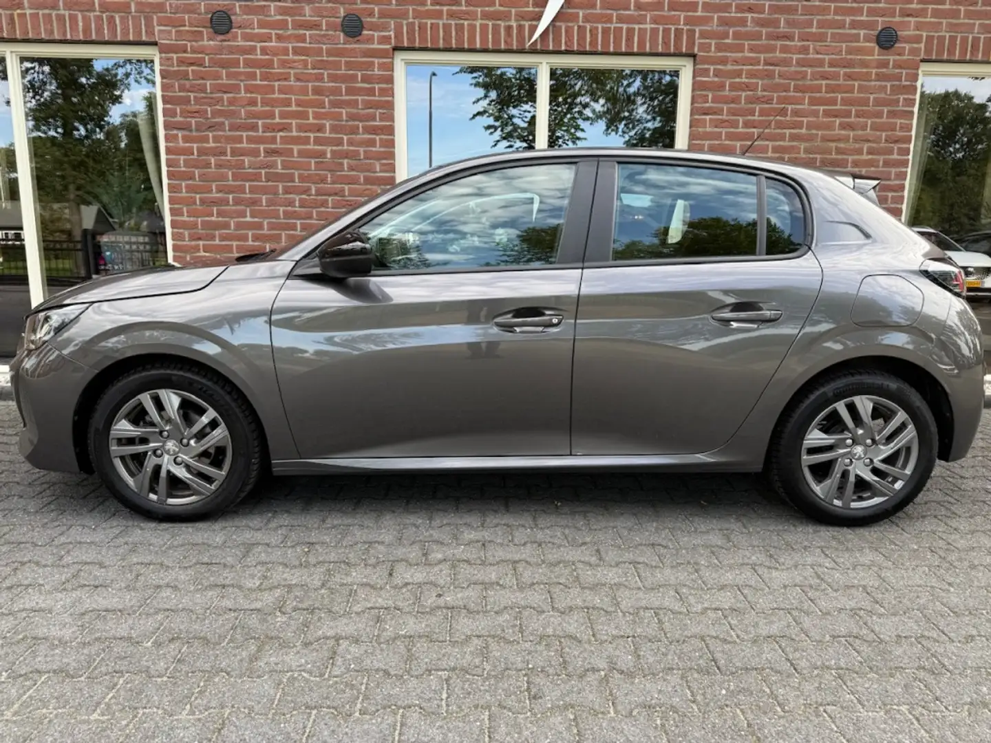 Peugeot 208 1.2 PT Active Pack PDC / LMV / NAVI / AIRCO / LED Gris - 2