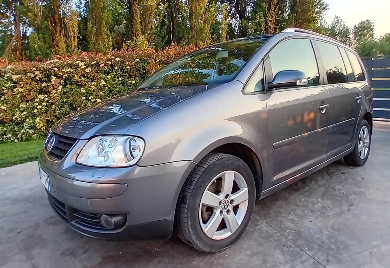Volkswagen Touran 1.9 tdi Trendline dsg - 1