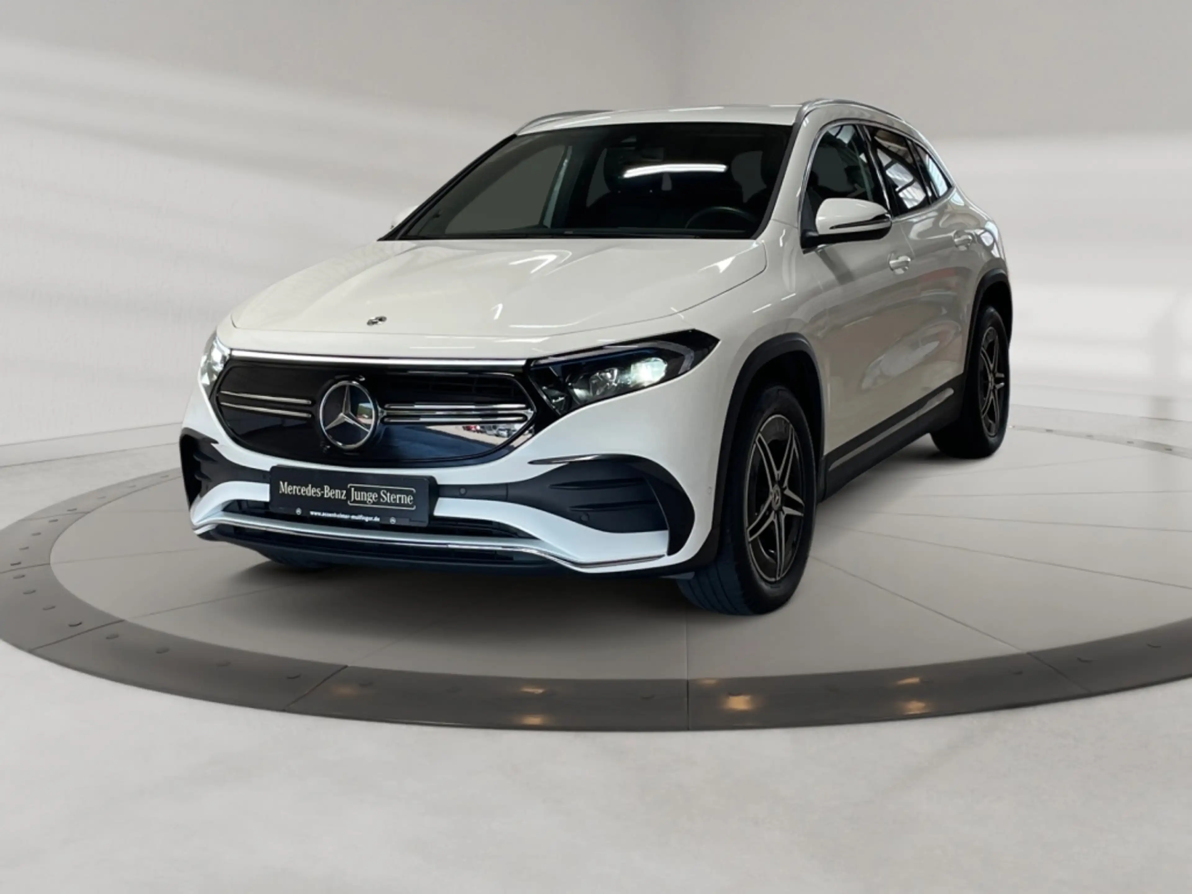 Mercedes-Benz EQA 300 4matic AMG AMG+MBUX+Wide+Cam+LED+Navi — photo 2
