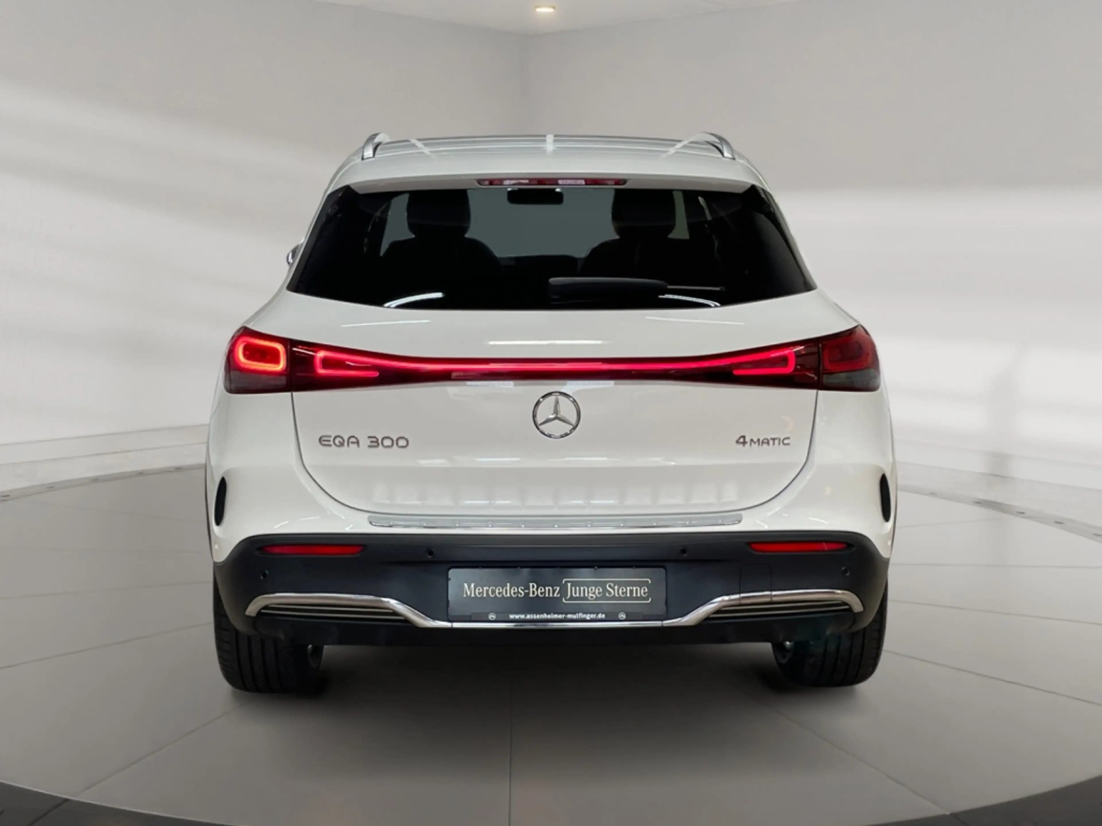 Mercedes-Benz EQA 300 4matic AMG AMG+MBUX+Wide+Cam+LED+Navi — photo 6