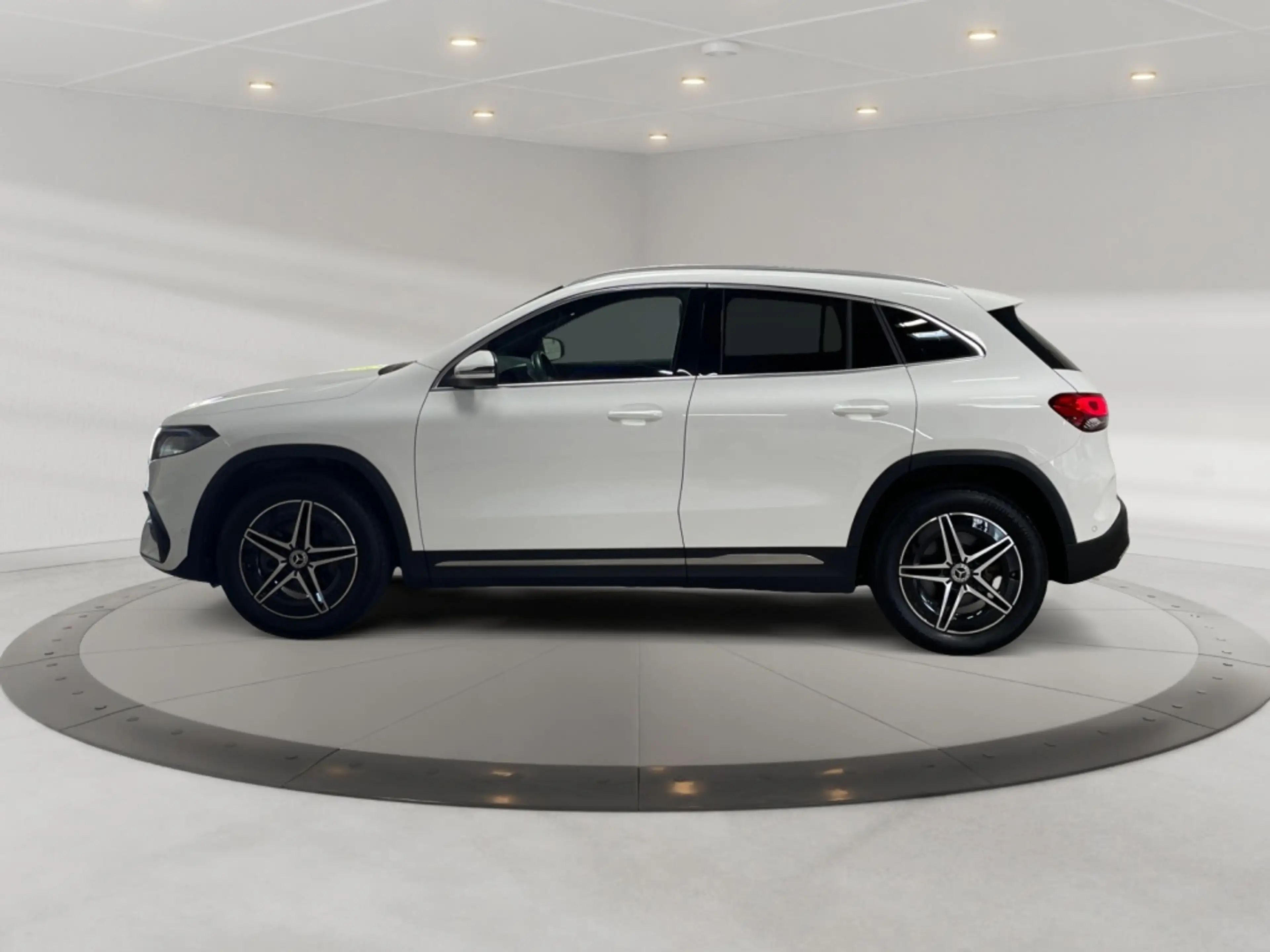 Mercedes-Benz EQA 300 4matic AMG AMG+MBUX+Wide+Cam+LED+Navi — photo 5