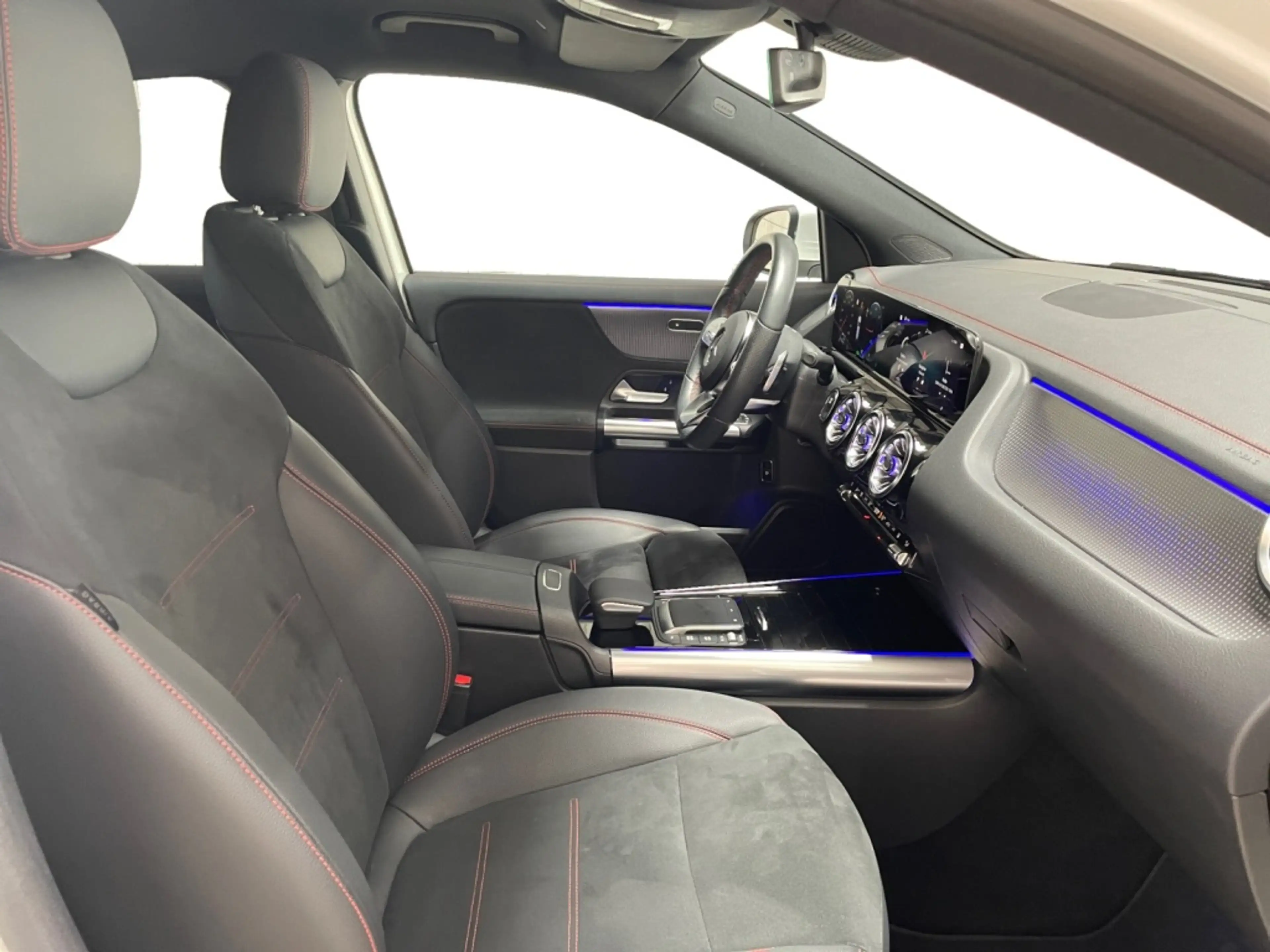 Mercedes-Benz EQA 300 4matic AMG AMG+MBUX+Wide+Cam+LED+Navi — photo 10