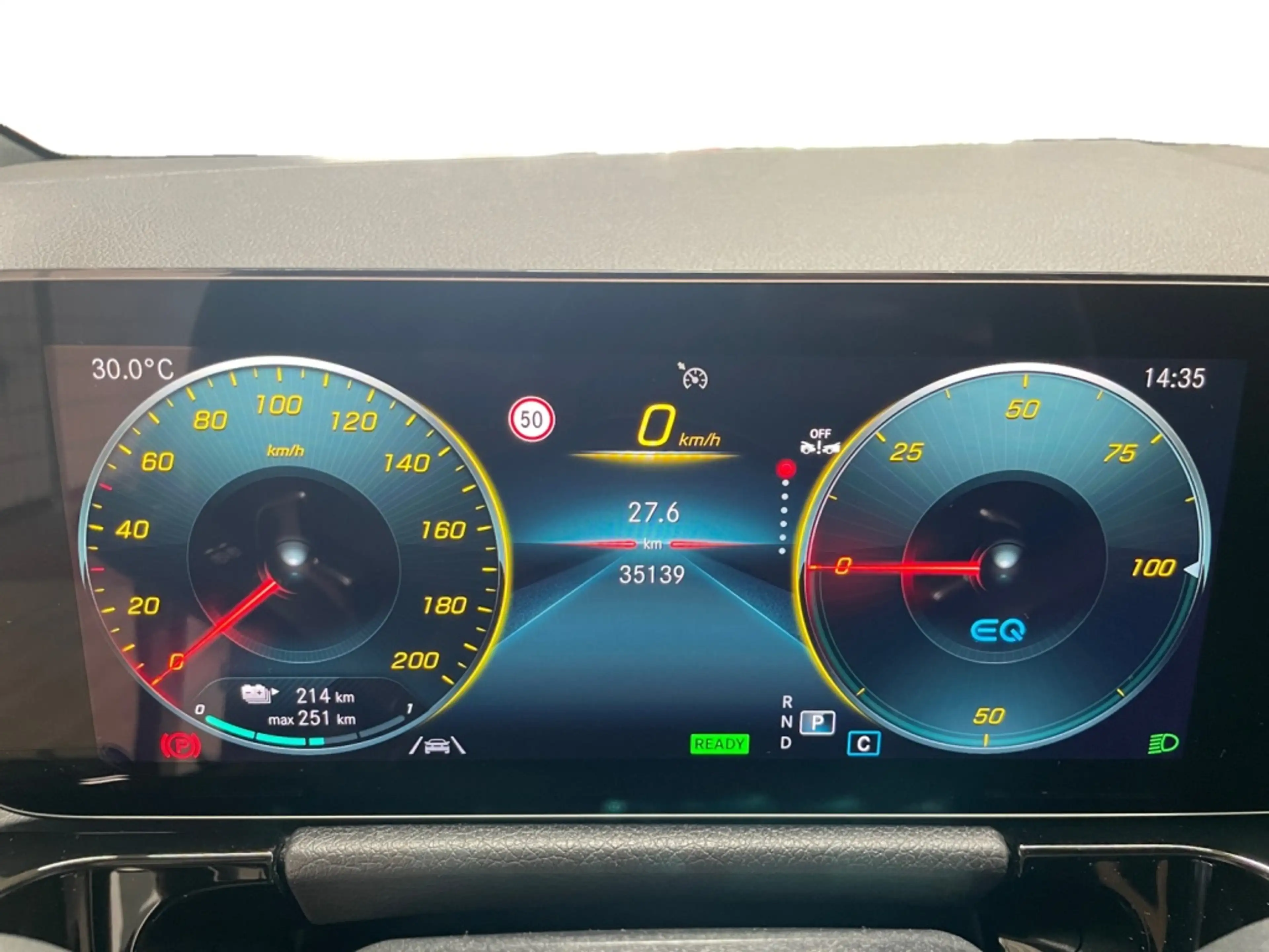 Mercedes-Benz EQA 300 4matic AMG AMG+MBUX+Wide+Cam+LED+Navi — photo 14