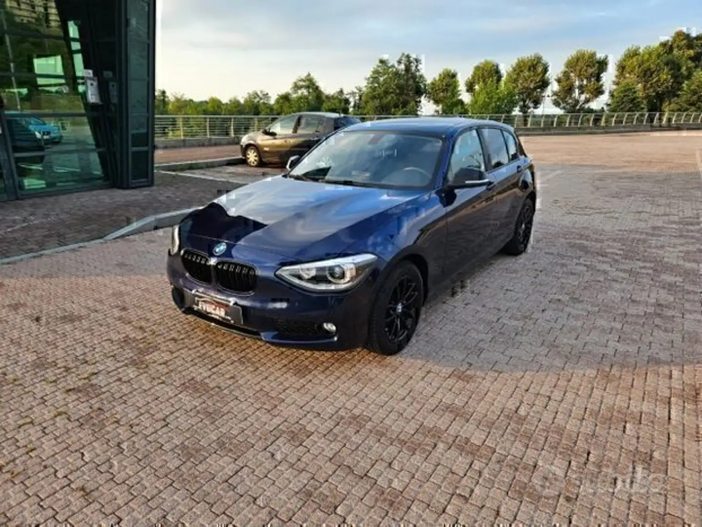 BMW 116 116d 5p. Sport Niebieski - 2