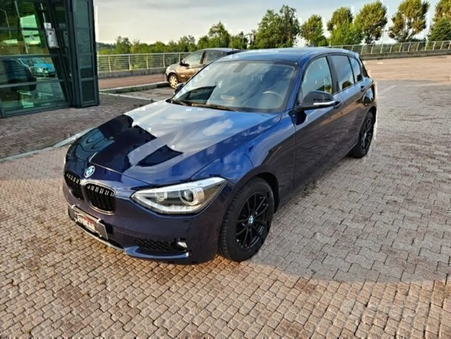 BMW 116 116d 5p. Sport Niebieski - 1