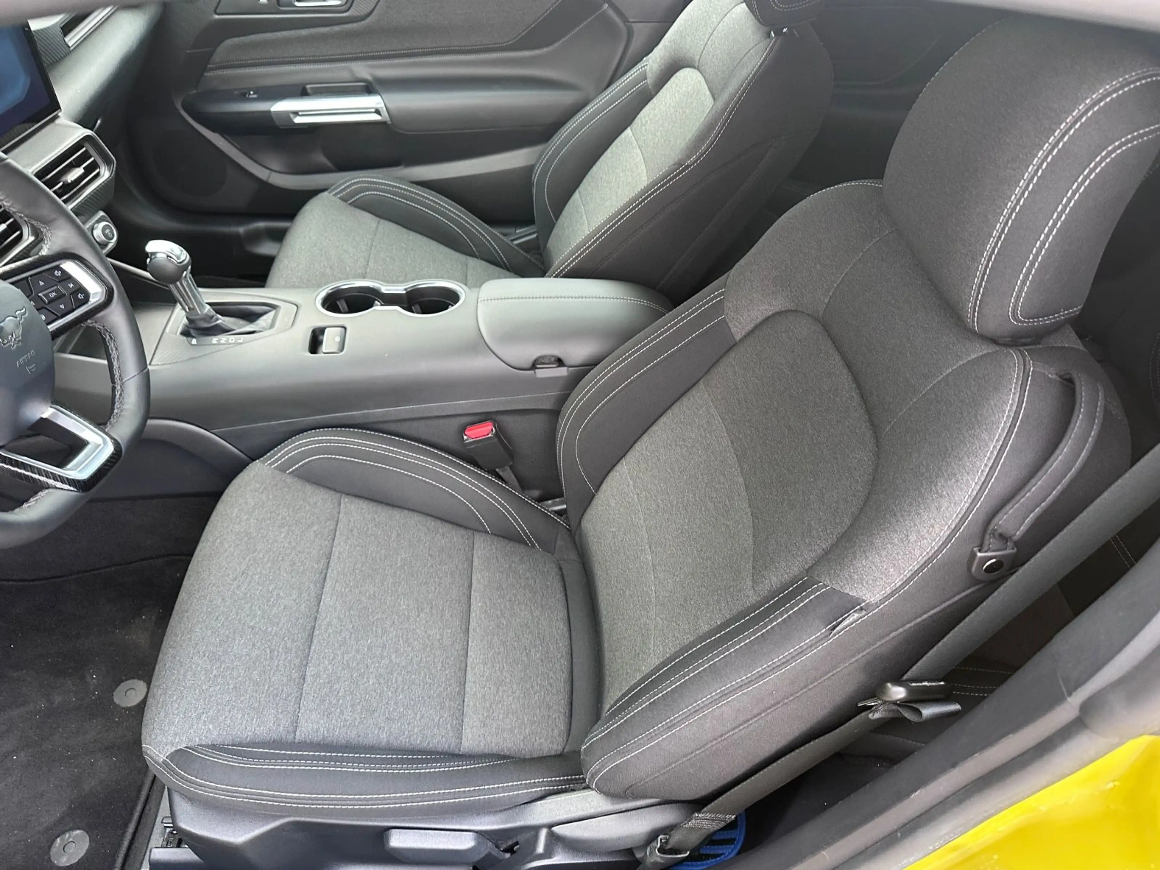 Ford Mustang 2.3 Sportback — photo 12