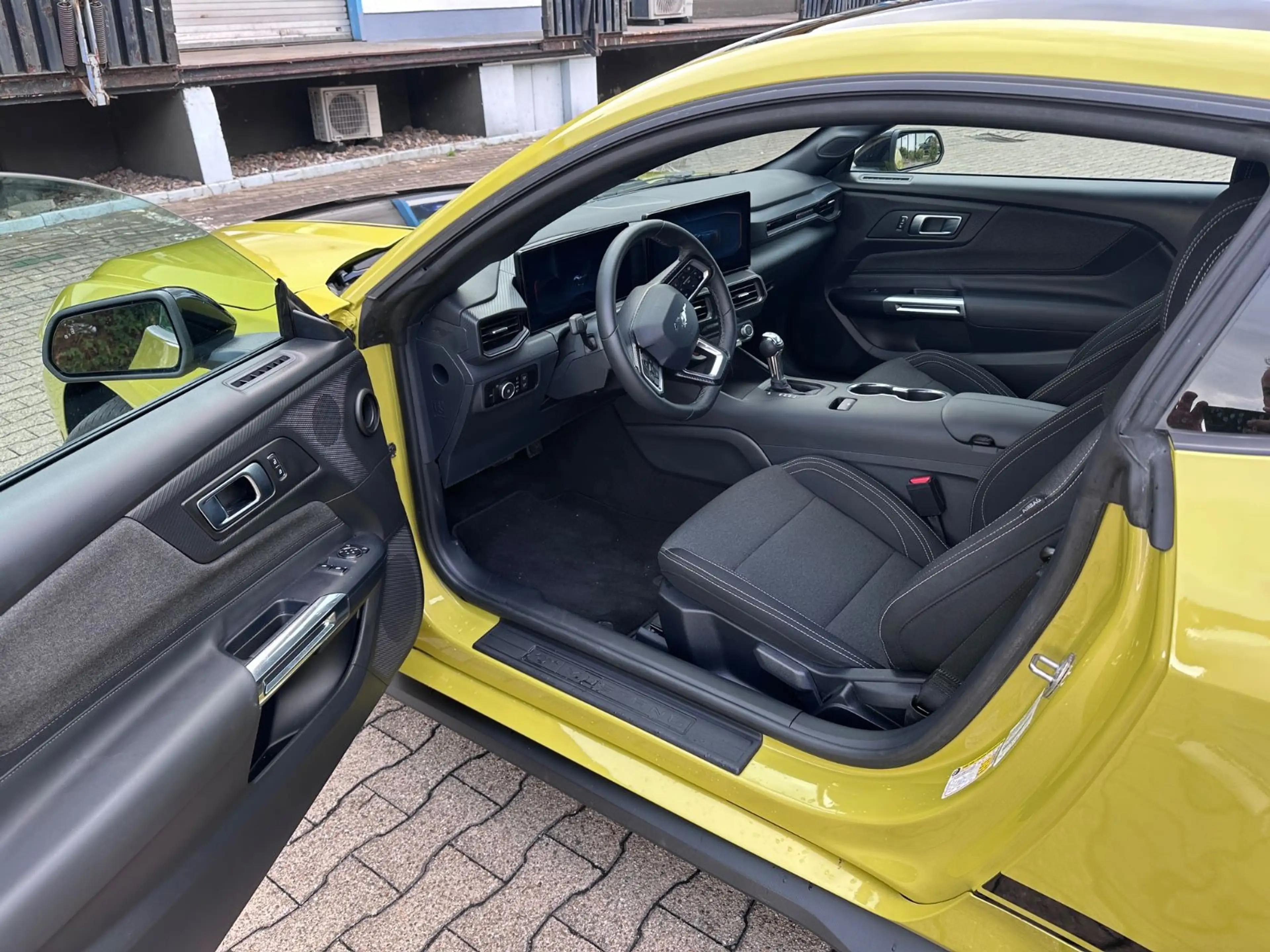 Ford Mustang 2.3 Sportback — photo 11