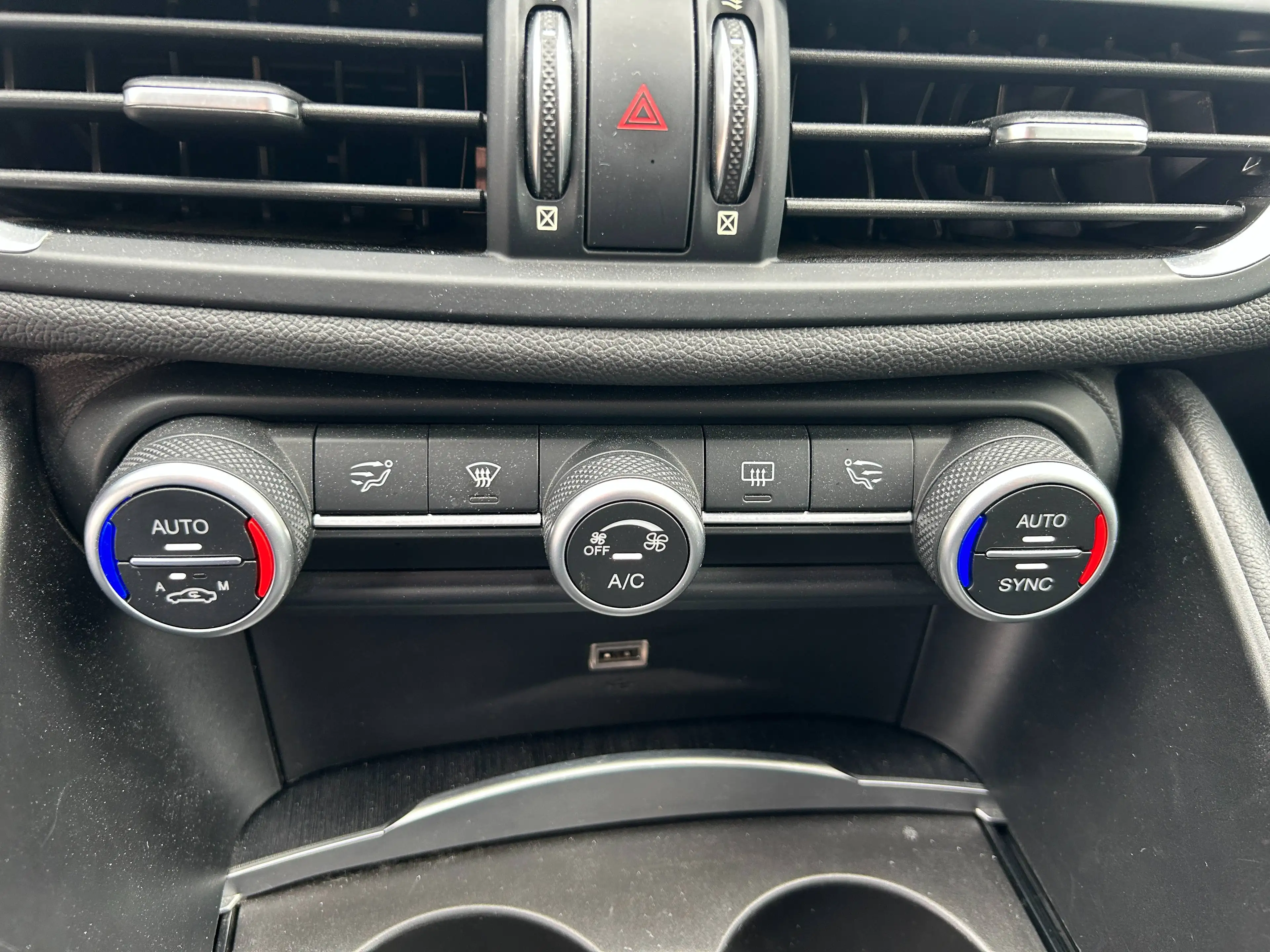 Alfa Romeo Giulia Giulia 2.2 JTDm B-Tech zie foto's met keuring en onderhoud — photo 12