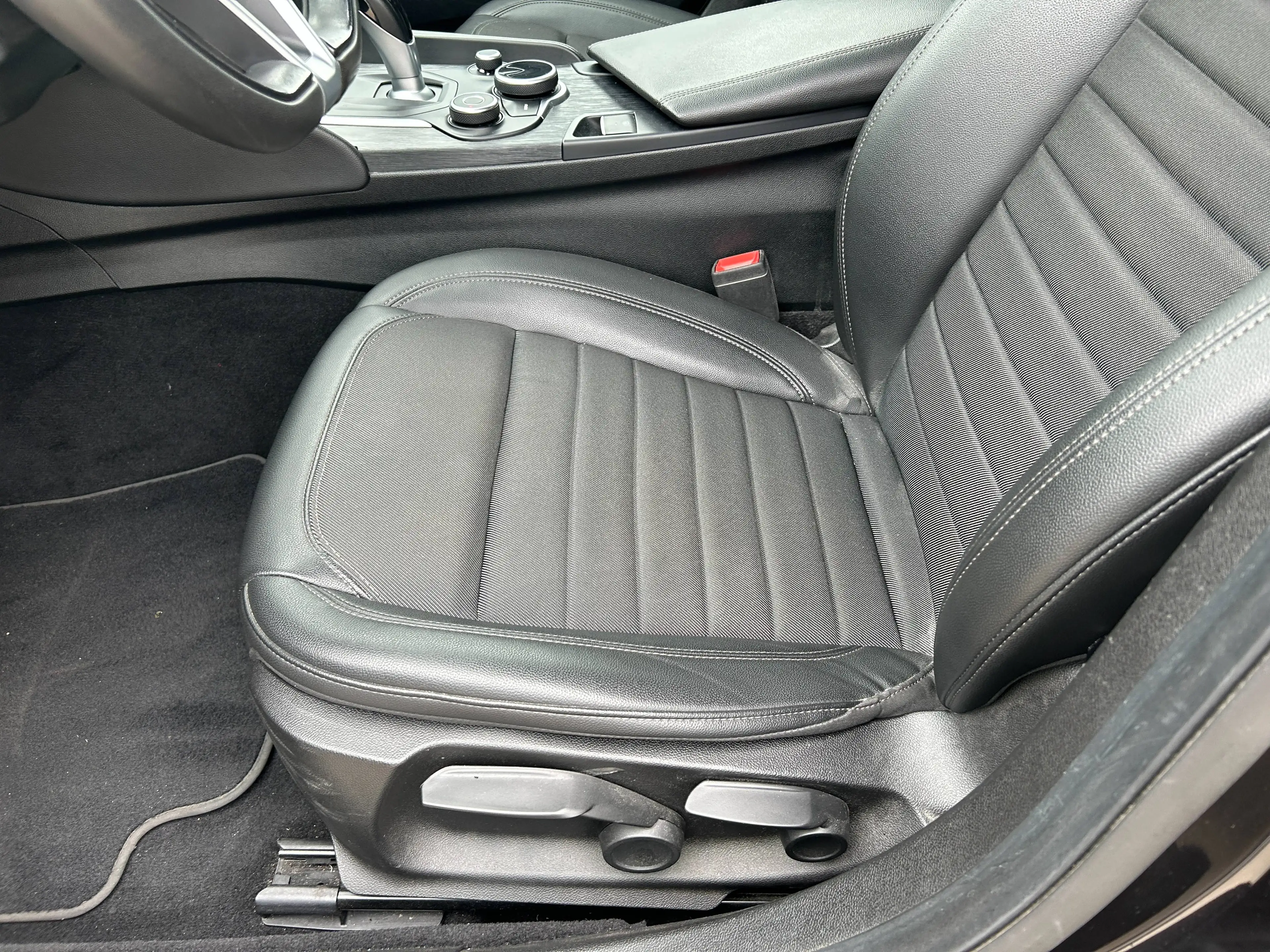 Alfa Romeo Giulia Giulia 2.2 JTDm B-Tech zie foto's met keuring en onderhoud — photo 9