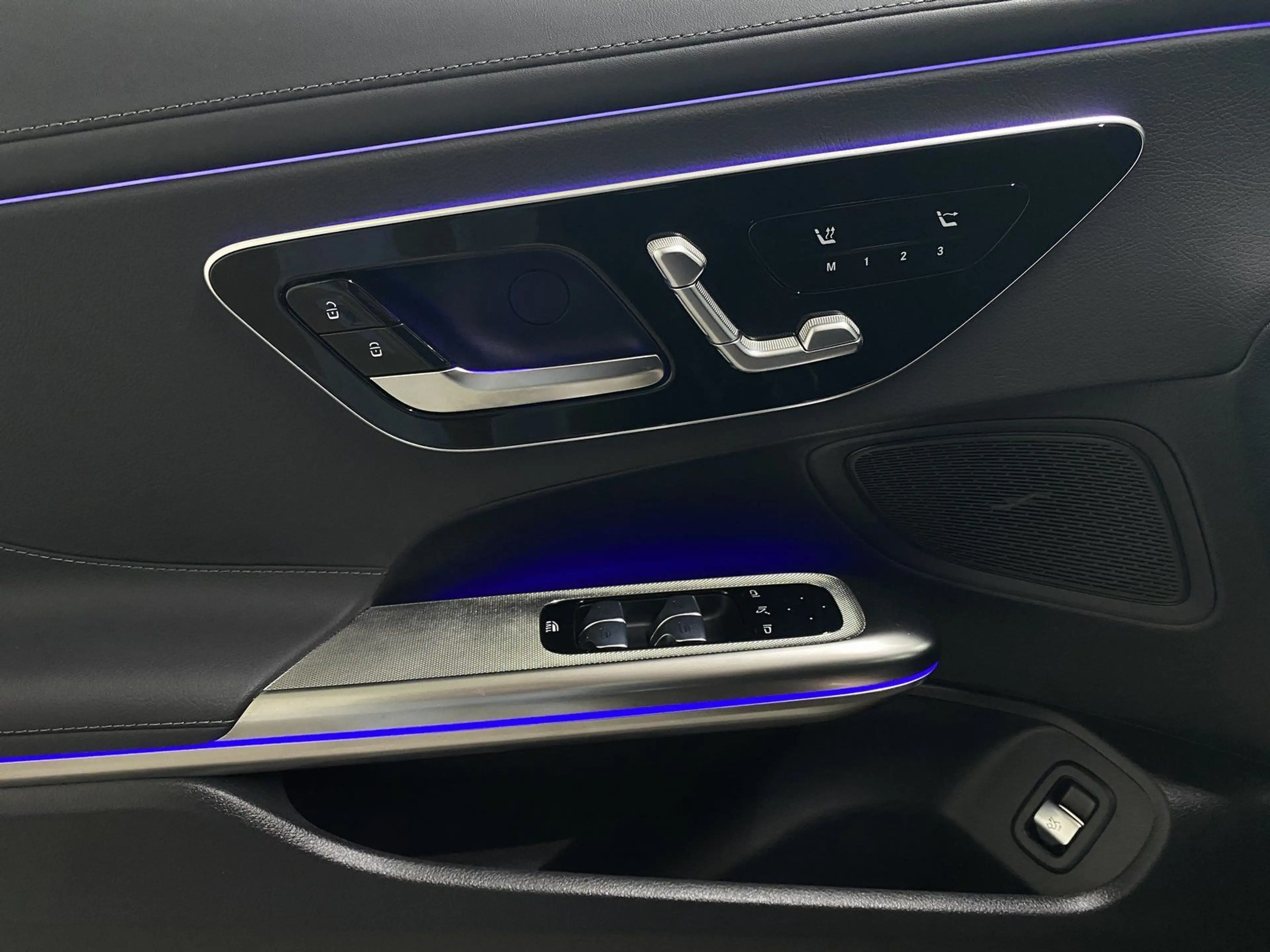 Mercedes-Benz CLE 180 CABRIO AMG+AIRSCARF+VOR-DIST+KEY+MEMORY — photo 13