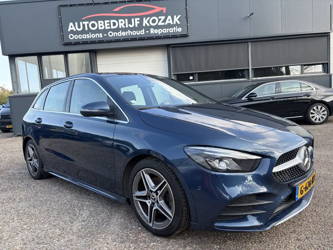 Mercedes-Benz B 180