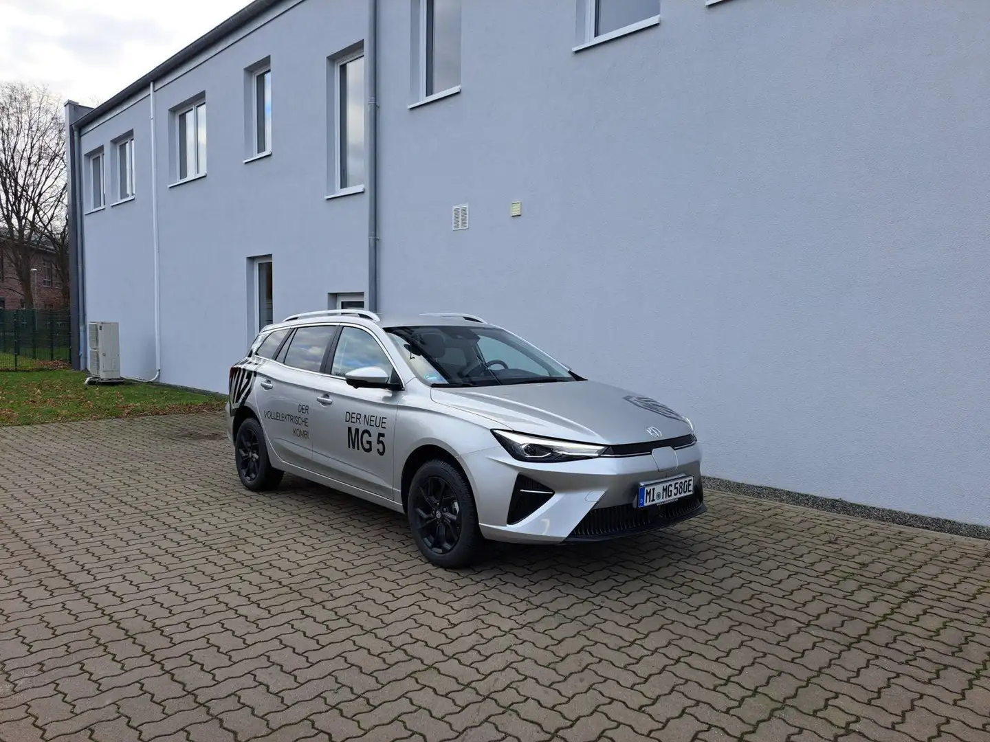 MG MG5 5 EV 61kWH Luxury *360°CAM, Leder,uvm...* Silber - 2