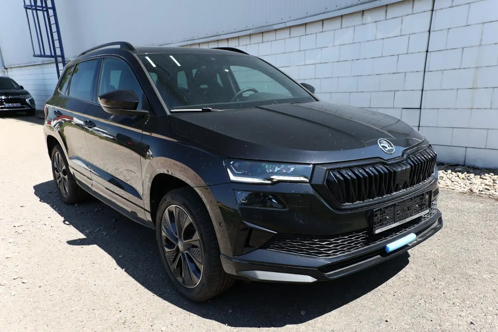 Skoda Karoq Sportline DSG Sportl Pano Matrix Nav 360° Canto... Schwarz - 2