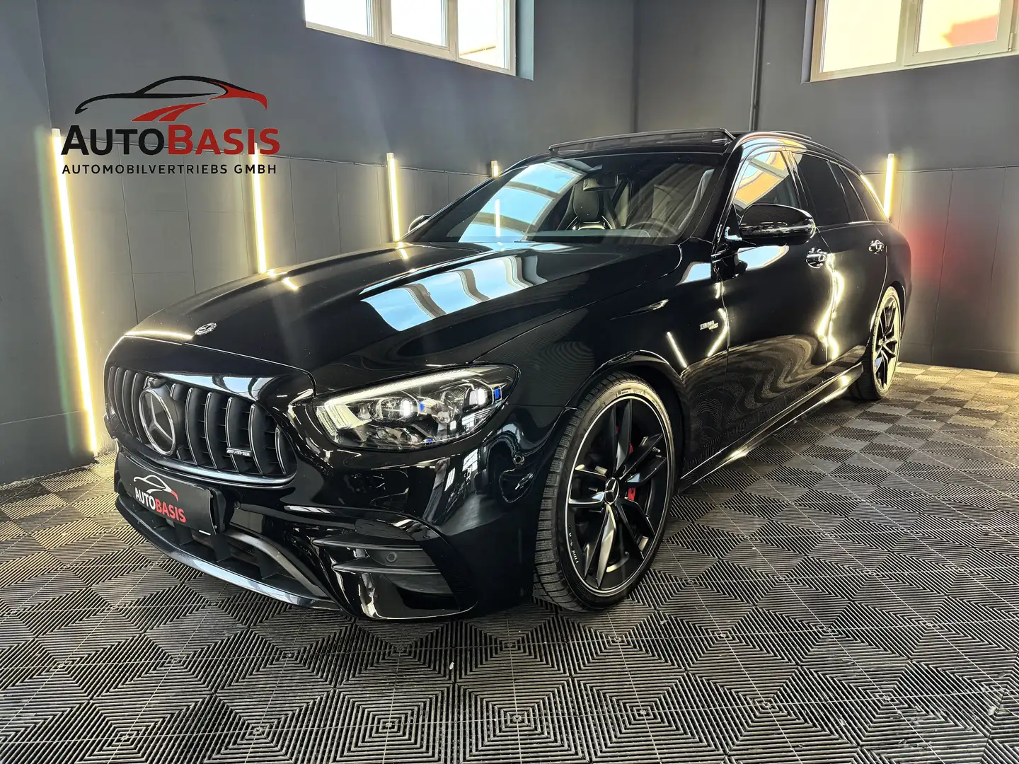 Mercedes-Benz E 53 AMG E 53 AMG T 4Matic+ /Pano/Burmester/HUD Schwarz - 1