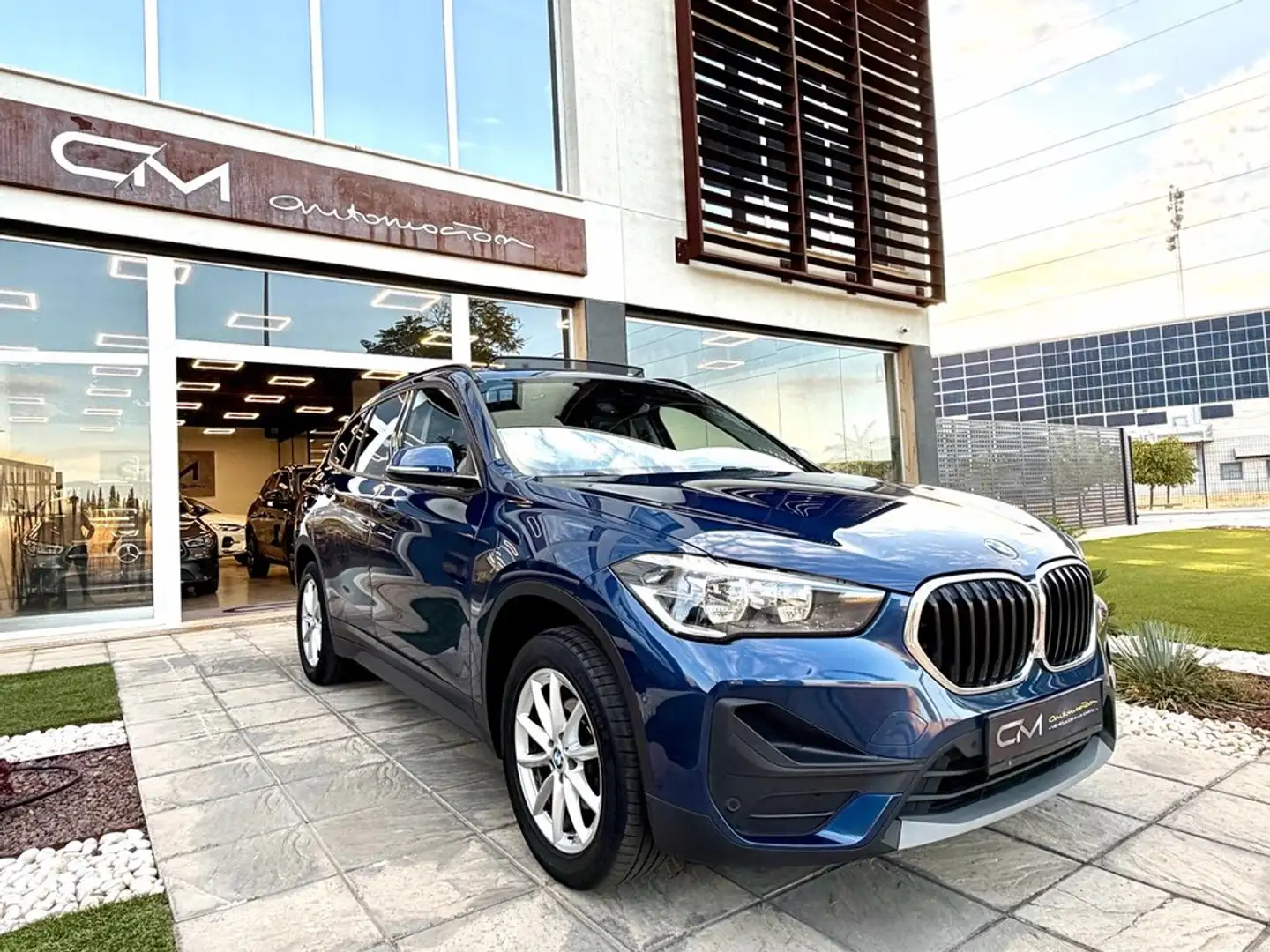 BMW X1 sDrive 16dA Business Azul - 1