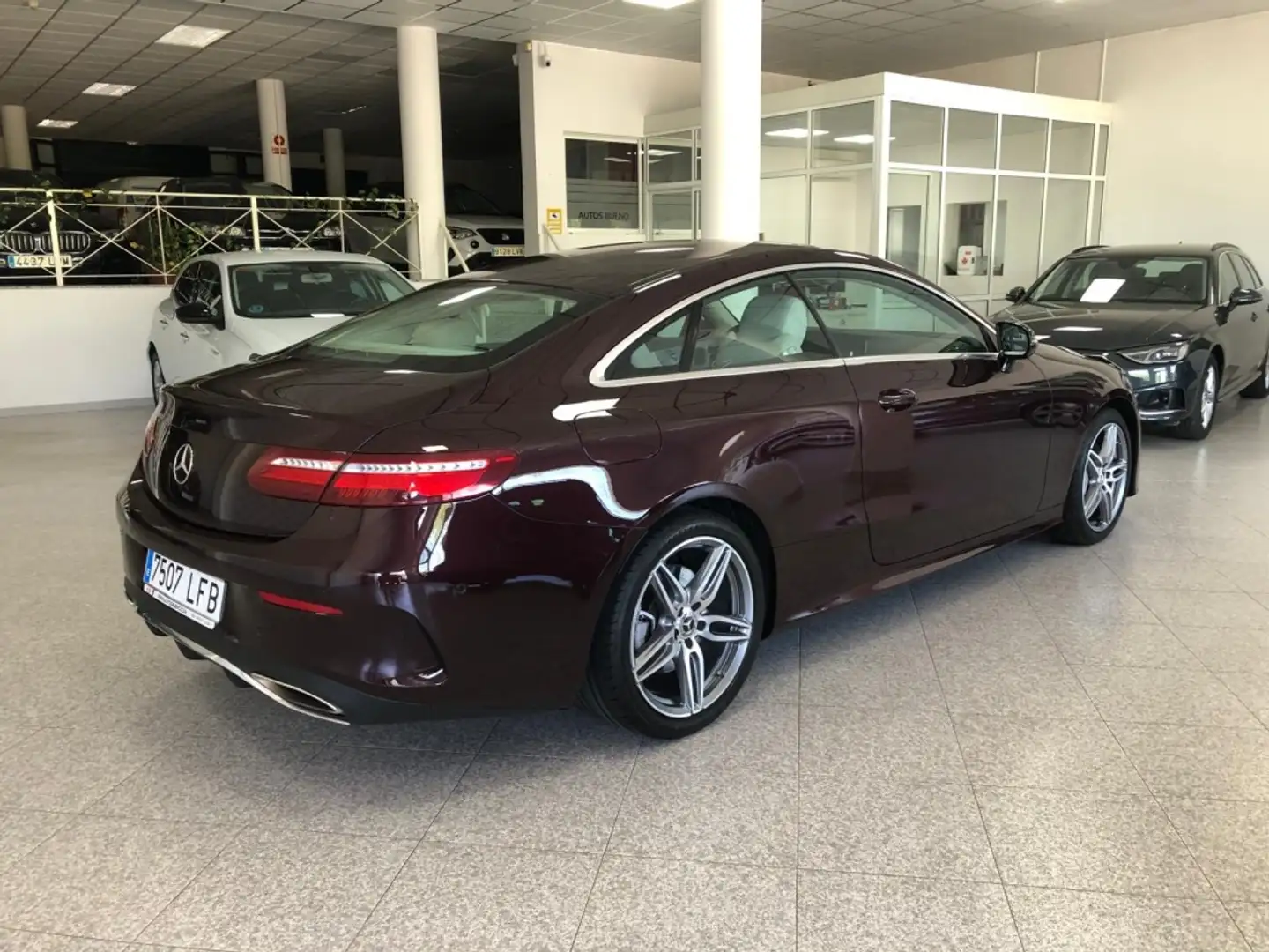 Mercedes-Benz E 350 Coupé 9G-Tronic (9.75) Mauve - 2