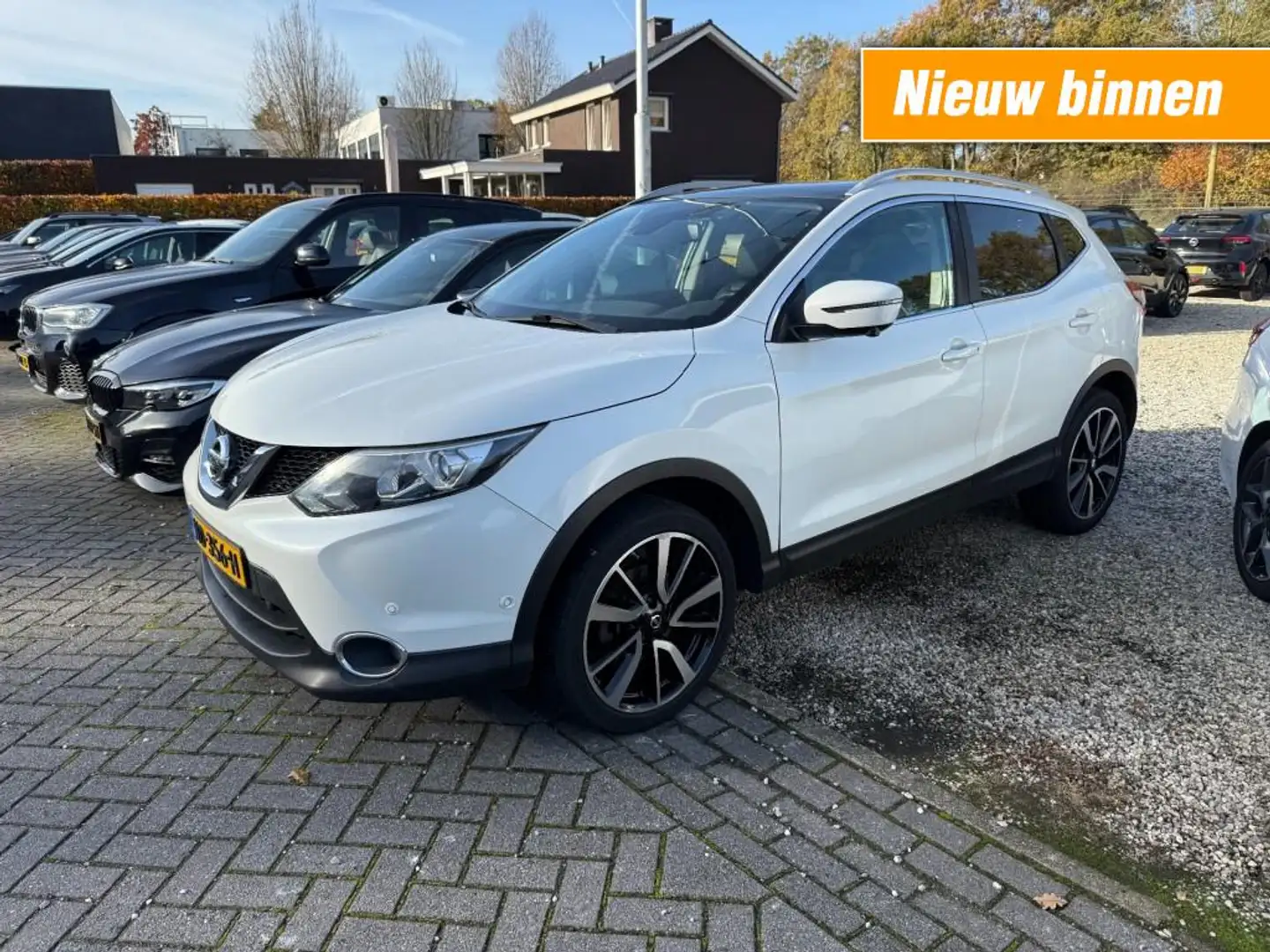 Nissan Qashqai 1.2 Tekna,Pano,Leer,BLIS,Lane Ass.,Cam 360,Navi,Cl Blanc - 1