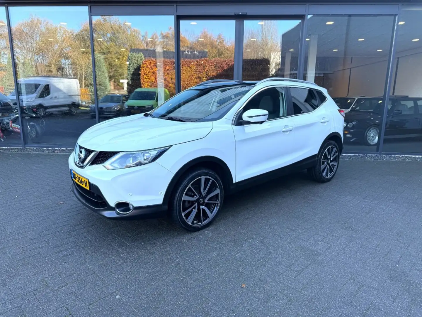 Nissan Qashqai 1.2 Tekna,Pano,Leer,BLIS,Lane Ass.,Cam 360,Navi,Cl Weiß - 1