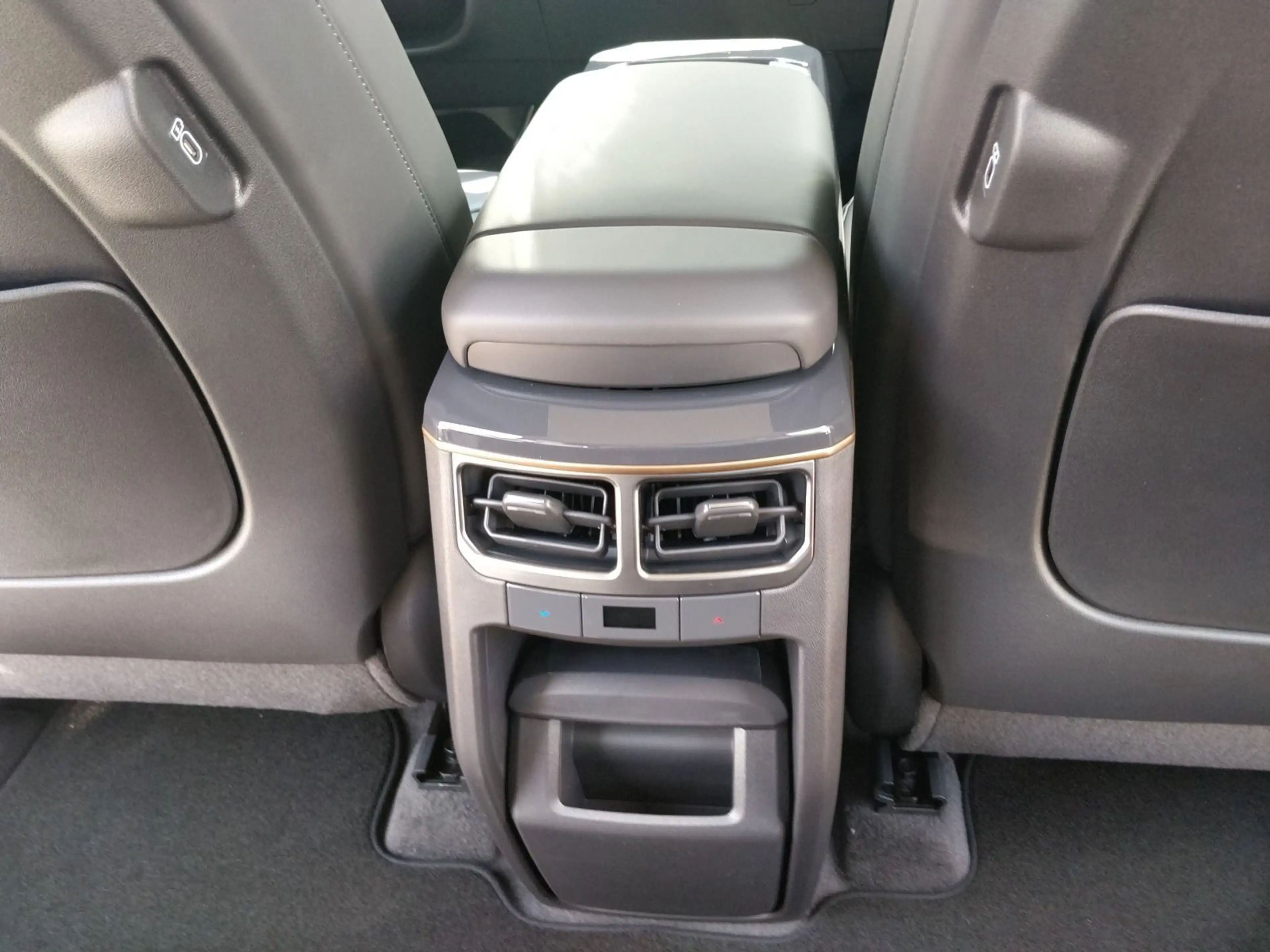 Kia EV5 2WD EARTH Sofort verfügbar 360° WÄRME KEYLES — photo 12