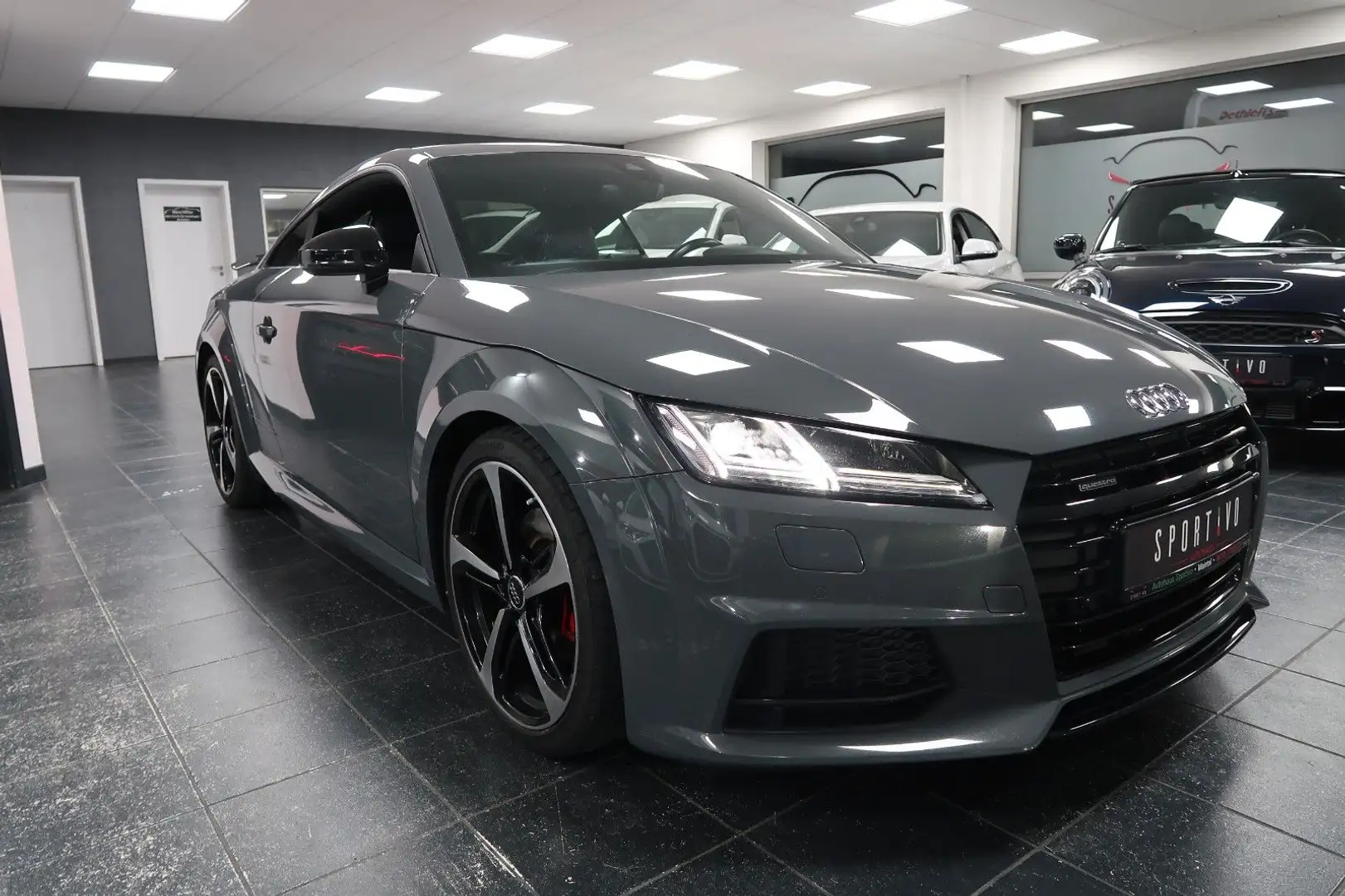 Audi TT Coupe 2.0TFSI quattro *S-line Competition* Grau - 2