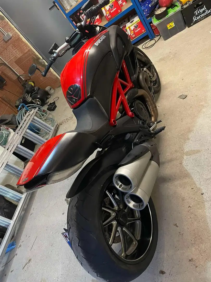 Ducati Diavel carbone Czerwony - 1