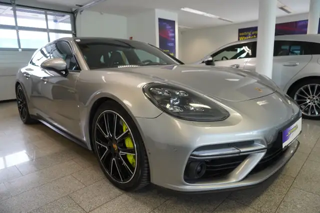 Porsche Panamera view 3