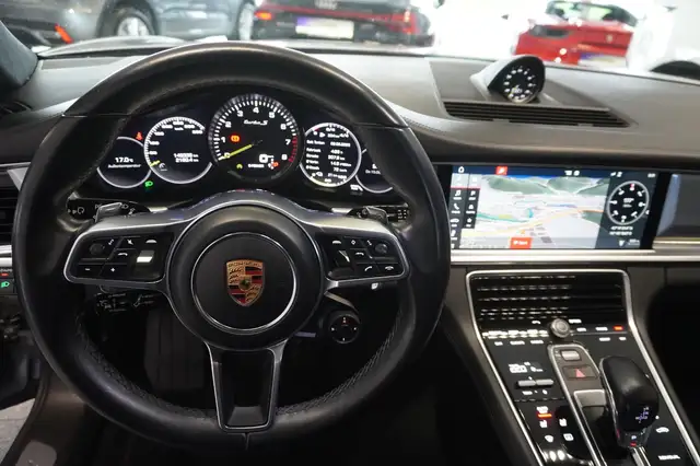 Porsche Panamera view 12