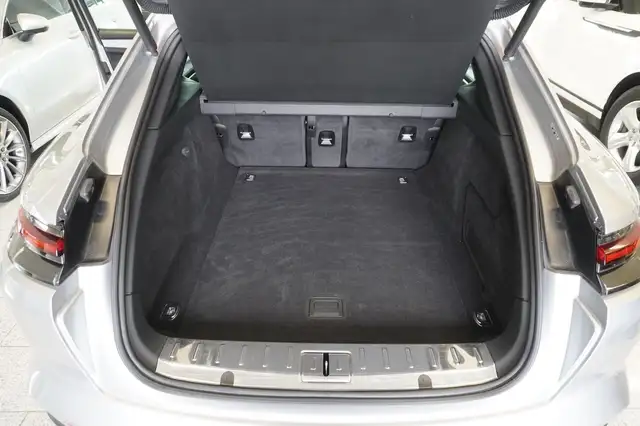 Porsche Panamera view 11