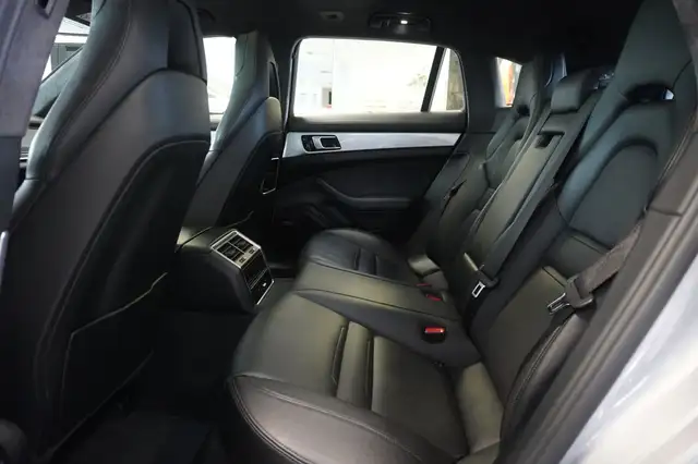 Porsche Panamera view 10