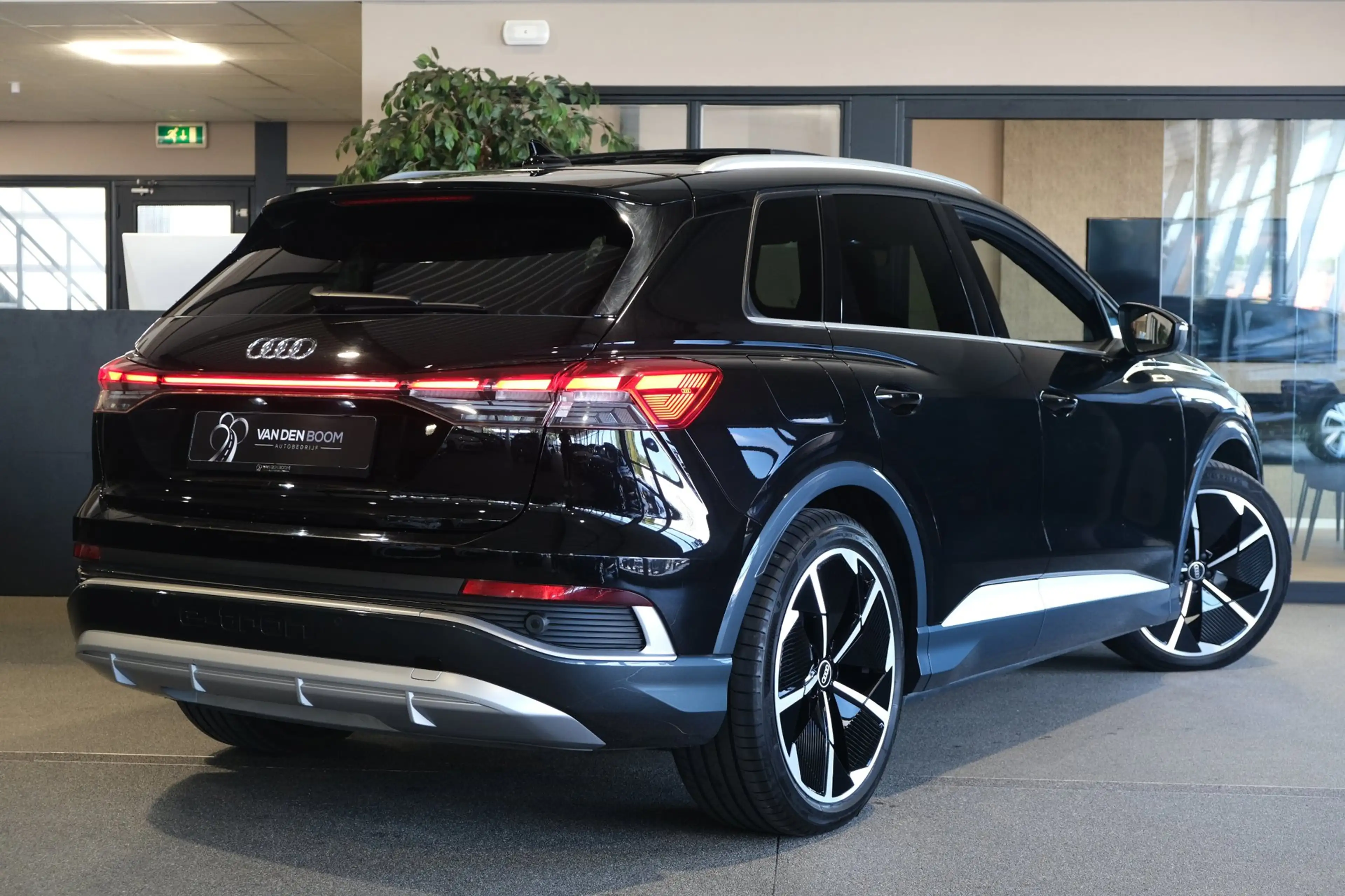 Audi Q4 e-tron 40 2xS-line 77 kWh 100% SOH Diamant leer Pano HUD — photo 2