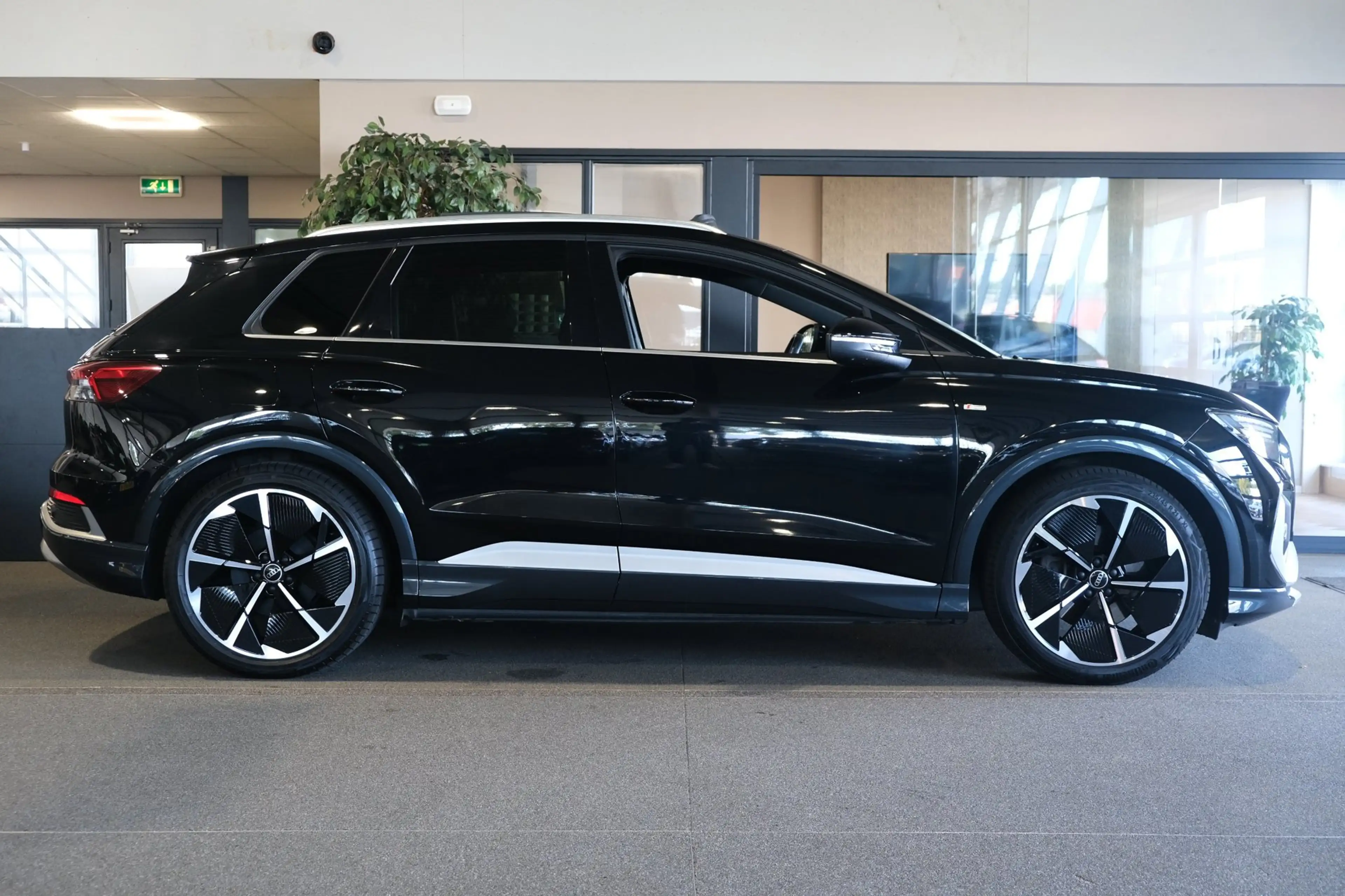 Audi Q4 e-tron 40 2xS-line 77 kWh 100% SOH Diamant leer Pano HUD — photo 7