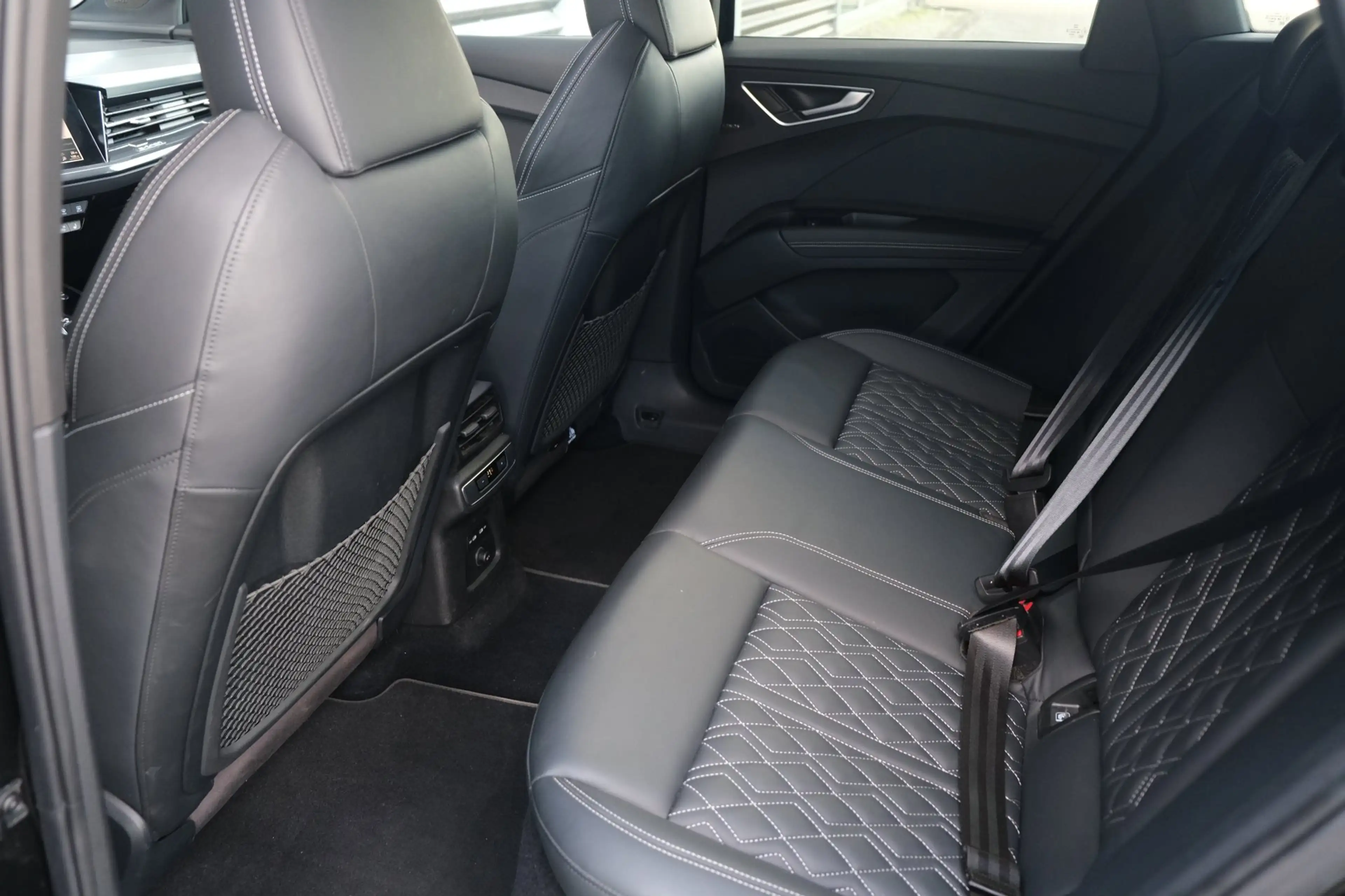 Audi Q4 e-tron 40 2xS-line 77 kWh 100% SOH Diamant leer Pano HUD — photo 9